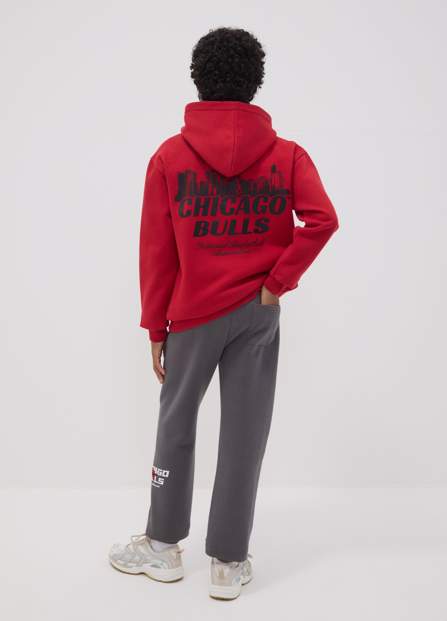 Grey cotton-blend track trousers with Chicago Bulls print