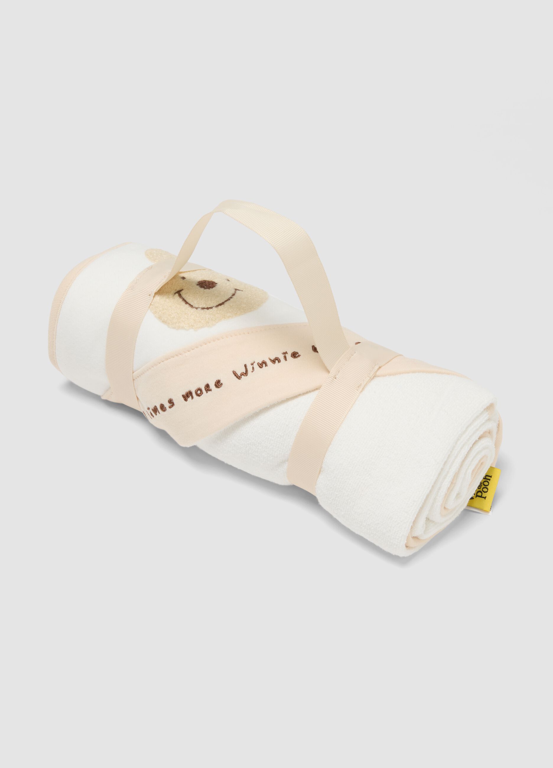 منشفة استحمام بيضاء بقبعة من مزيج القطن العضوي للرضّع بطابع ويني ذا بوه