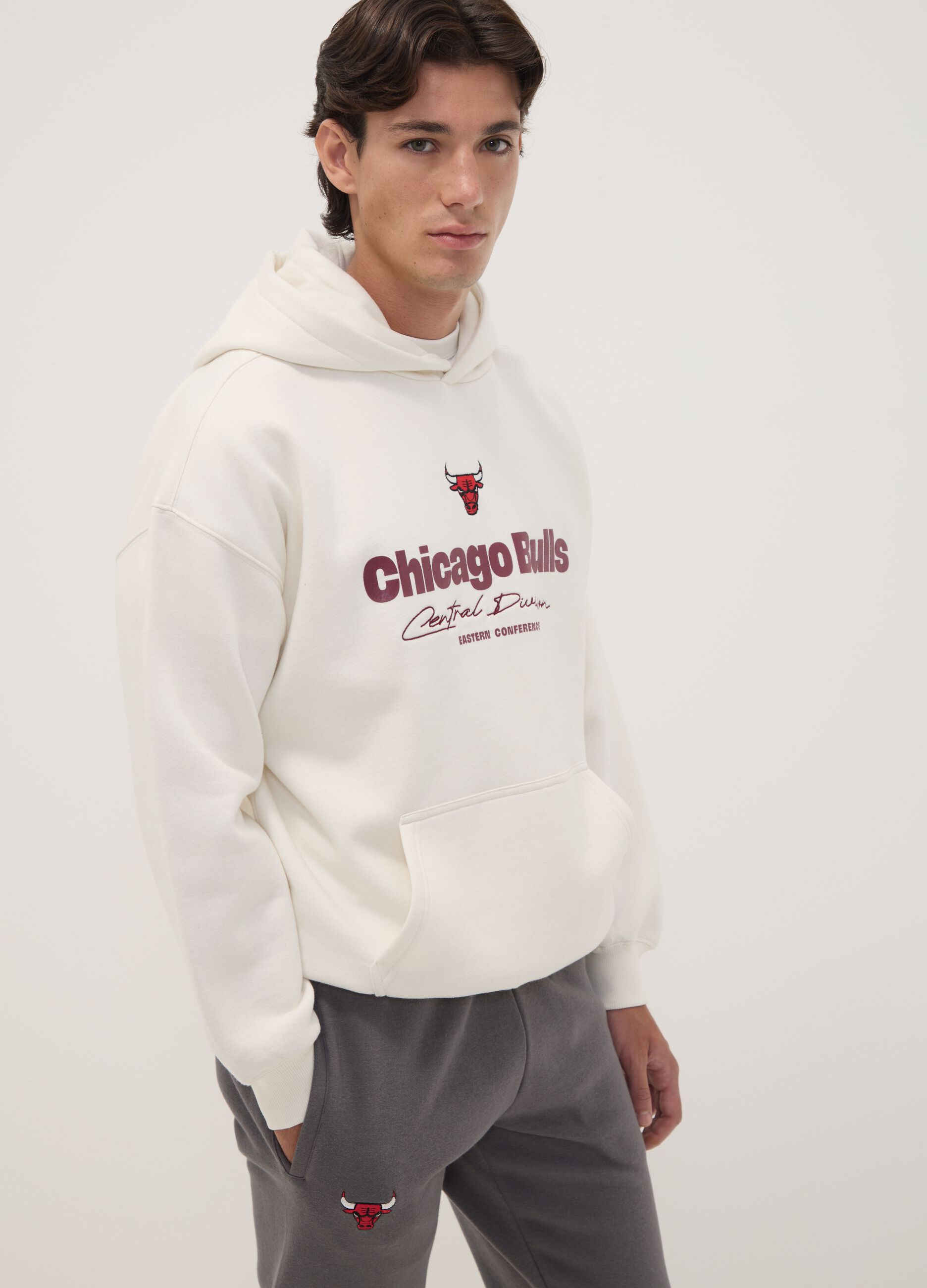 White cotton-blend hoodie with Chicago Bulls print