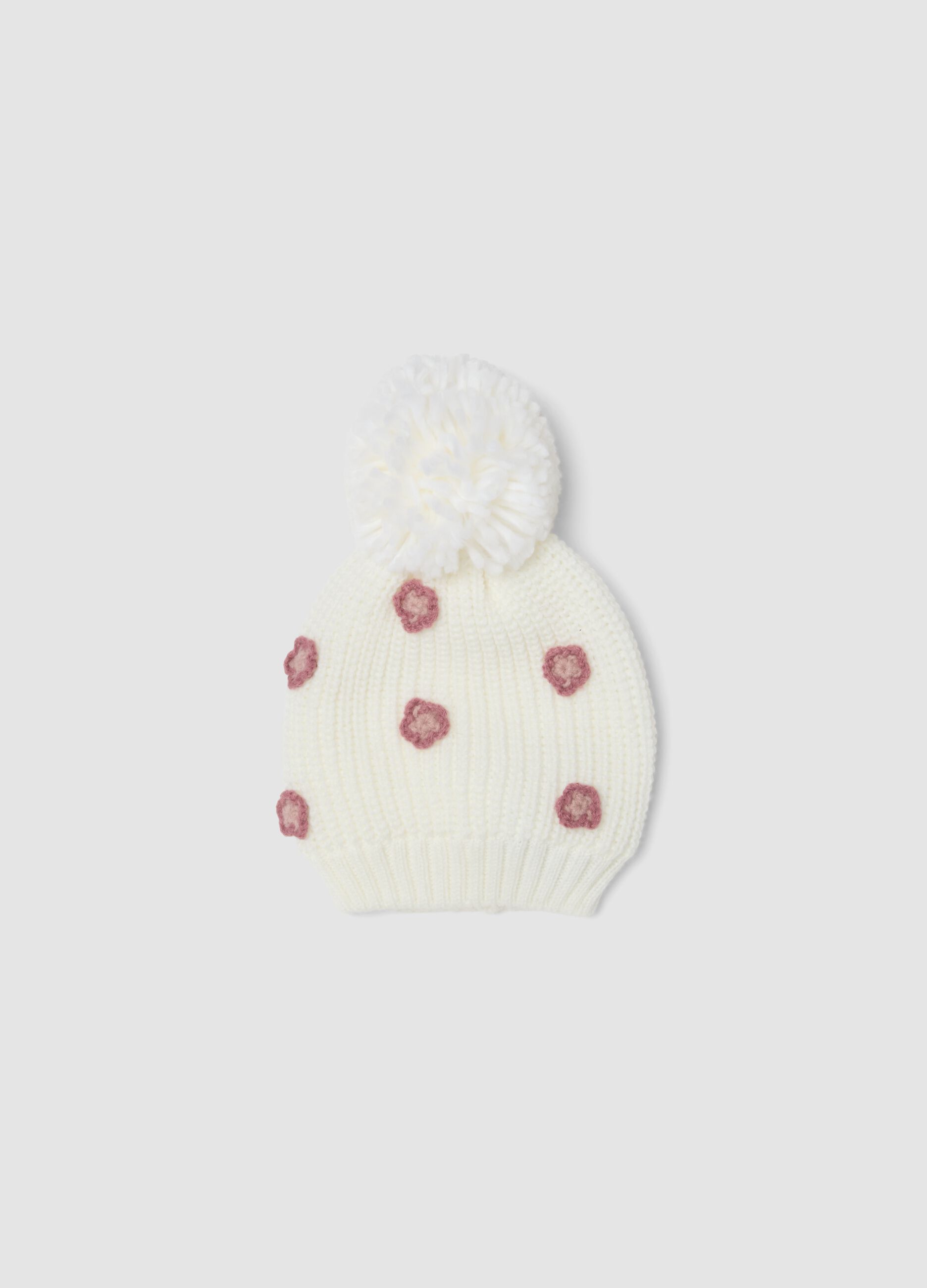 Cappello bianco in maglia con pon pon e fiori