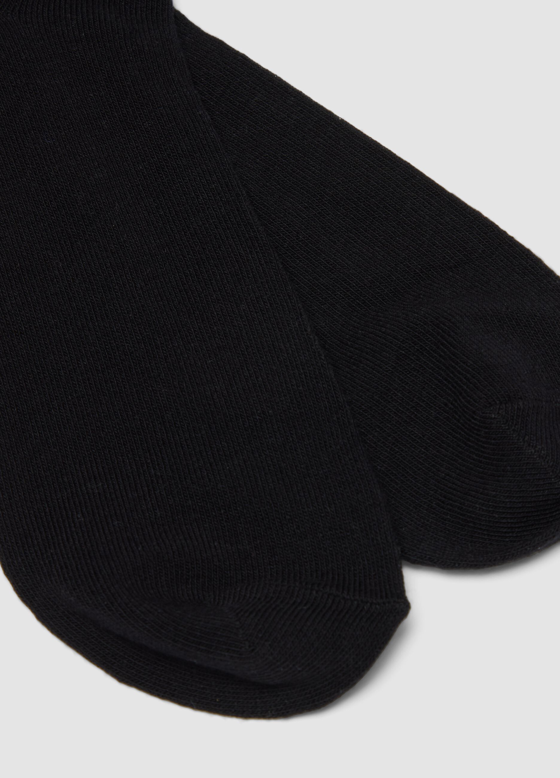 10-pack of men&rsquo;s black ankle sports socks in organic cotton blend