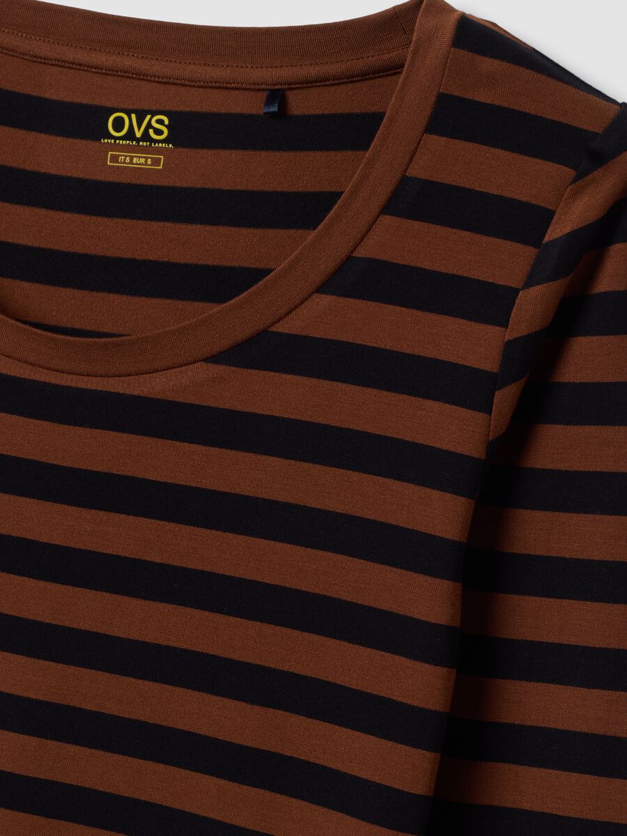 Brown slim-fit striped stretch viscose crew-neck T-shirt_5