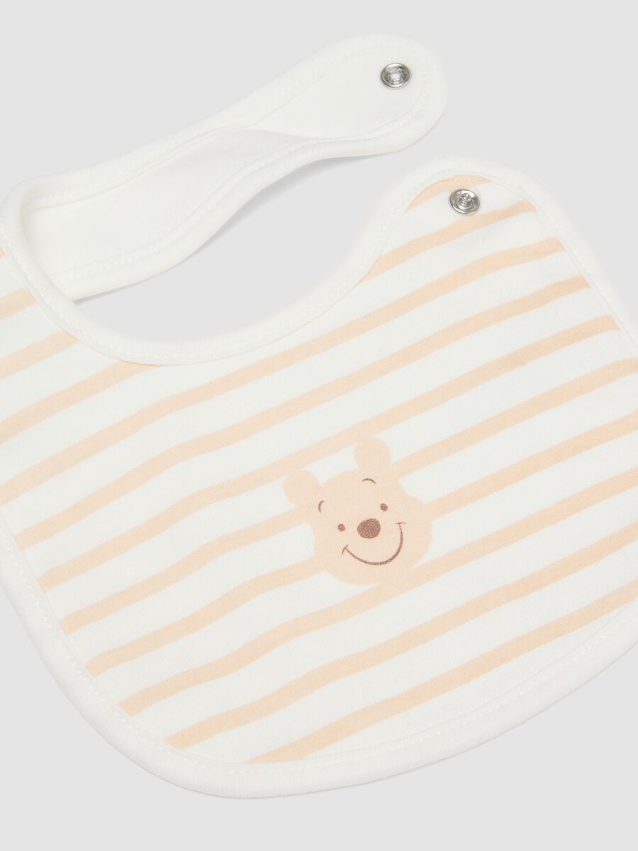 2-pack of white organic cotton Winnie the Pooh bibs_1