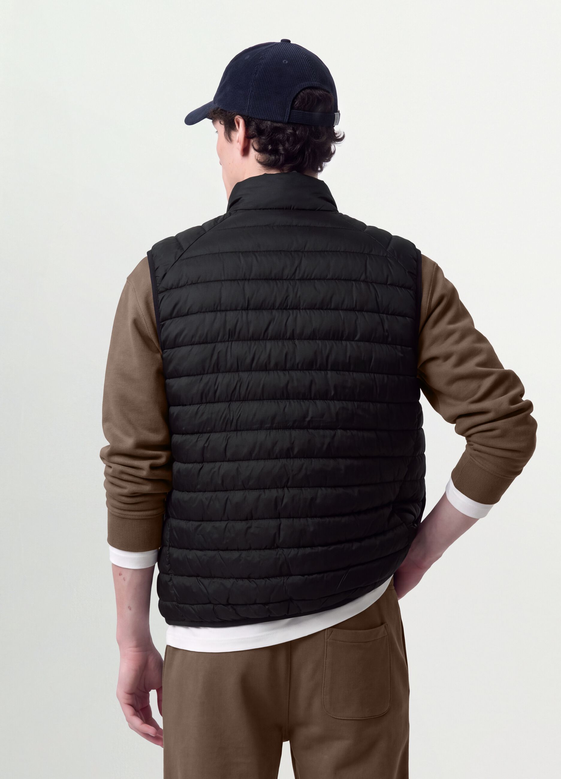 جيليه Ultralight أسود مبطّن بسحّاب