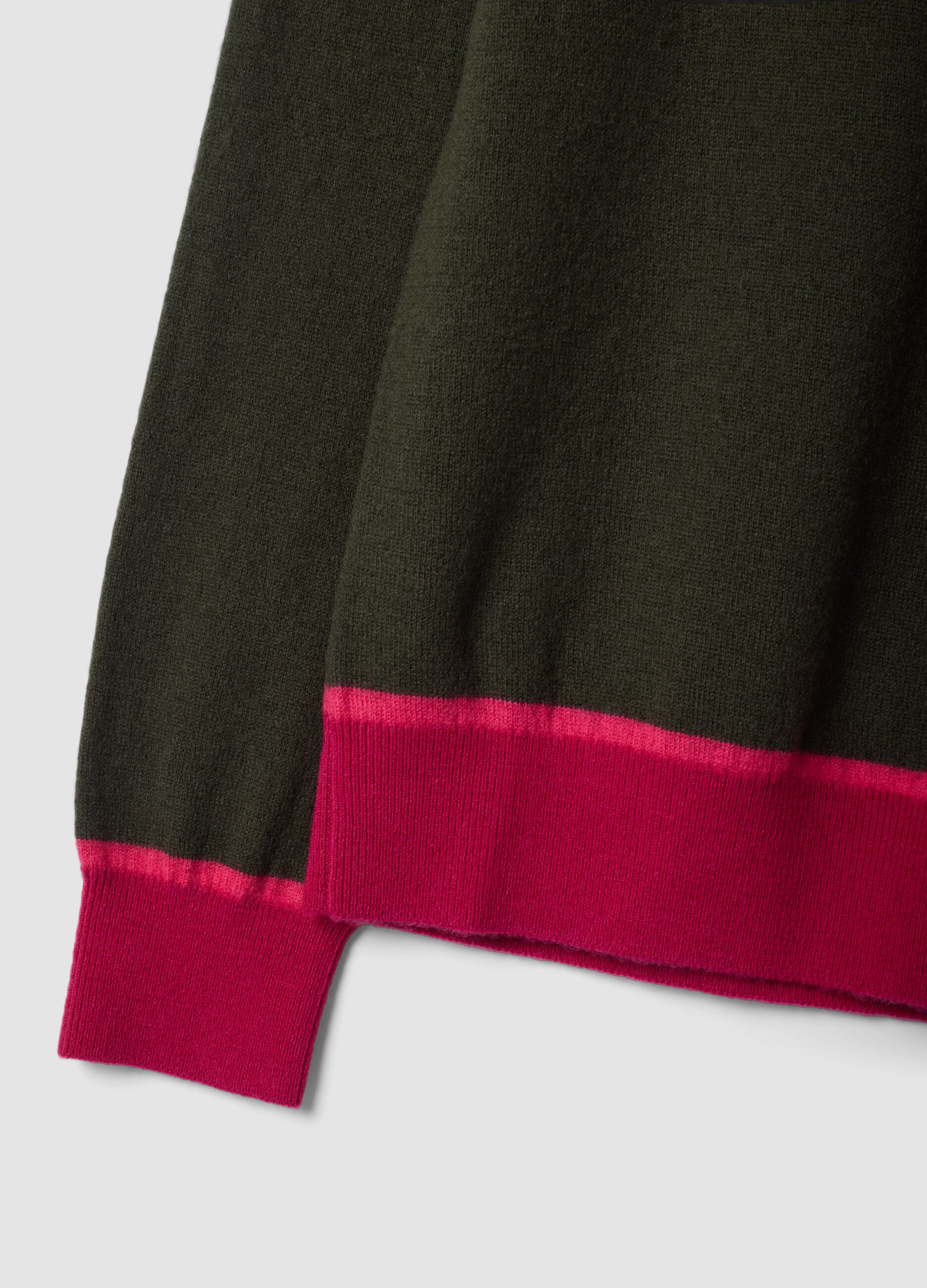 Maglia verde in pura lana con girocollo
