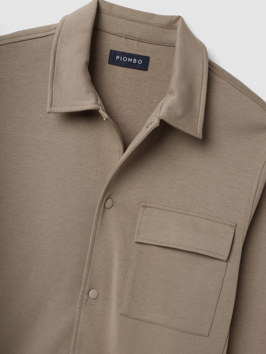 قميص جاكيت (Shacket) بني قابل للتنفس من مزيج القطن بياقة عادية وقصّة Regular_5
