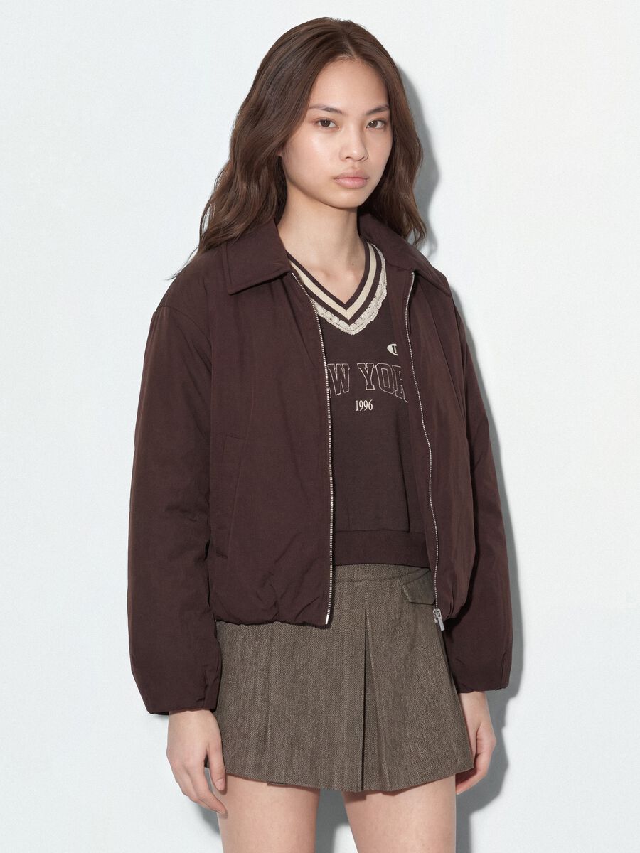 Giacca marrone regular fit con zip e collo ampio_0