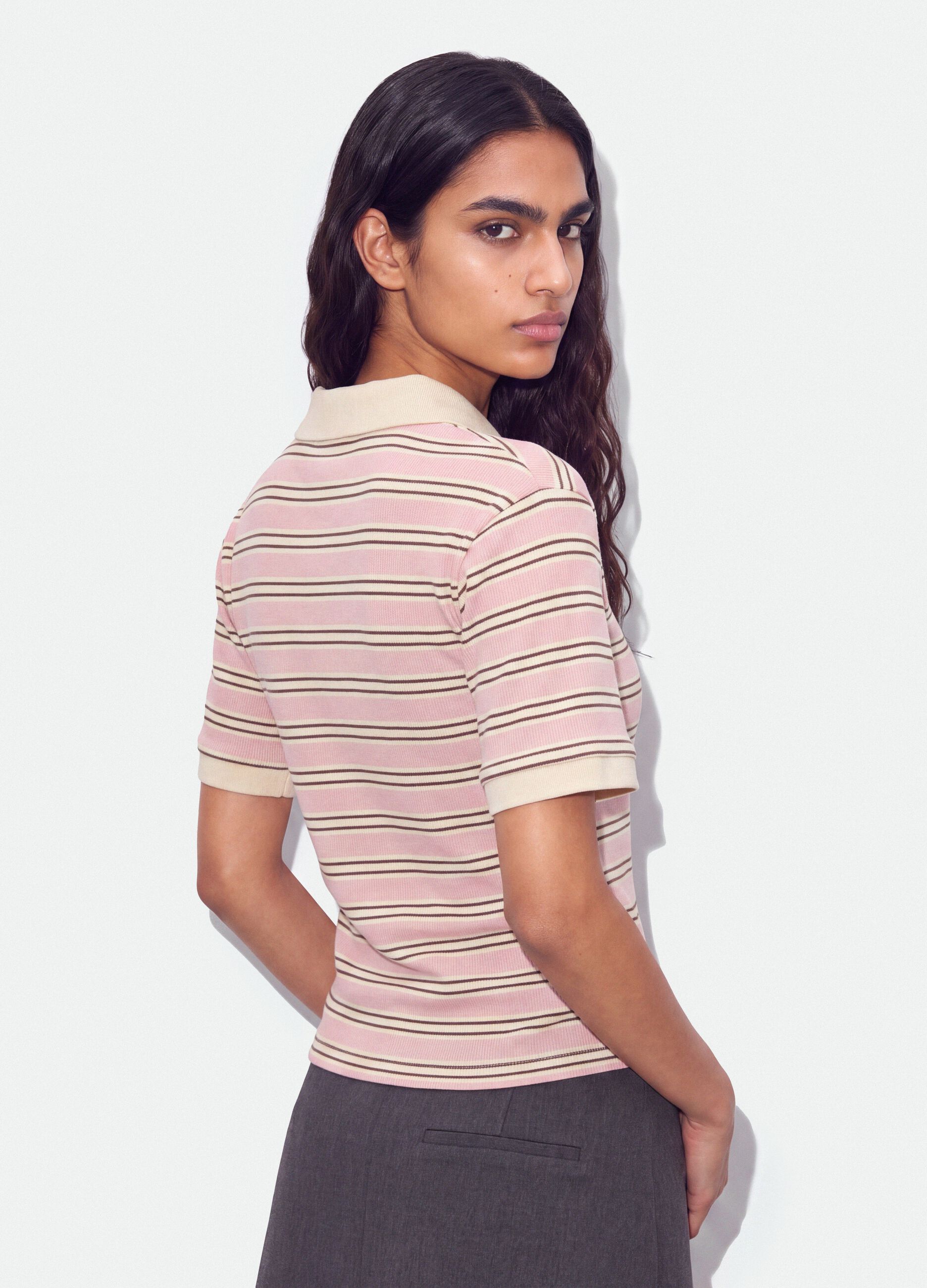 Polo crop rosa in cotone elasticizzato a righe regular fit