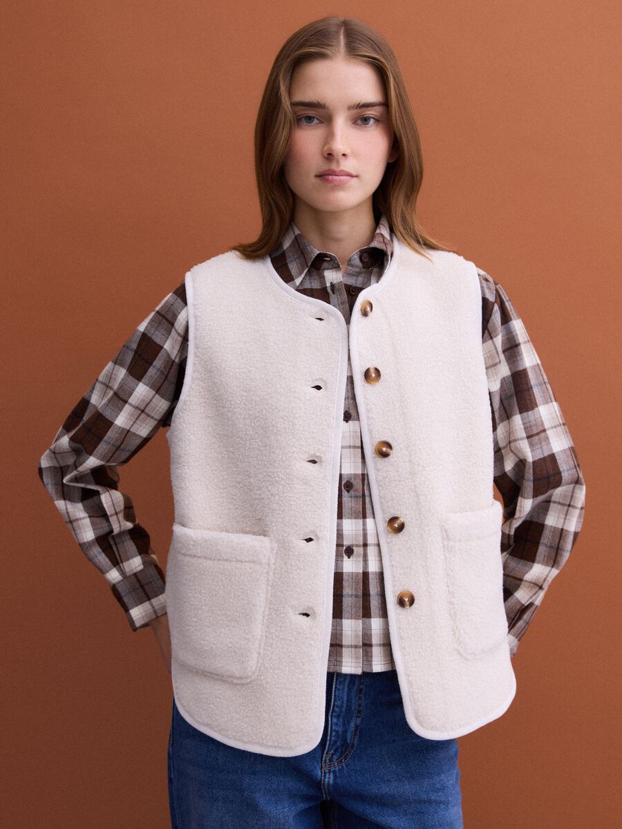 White crew-neck regular-fit sherpa gilet_0