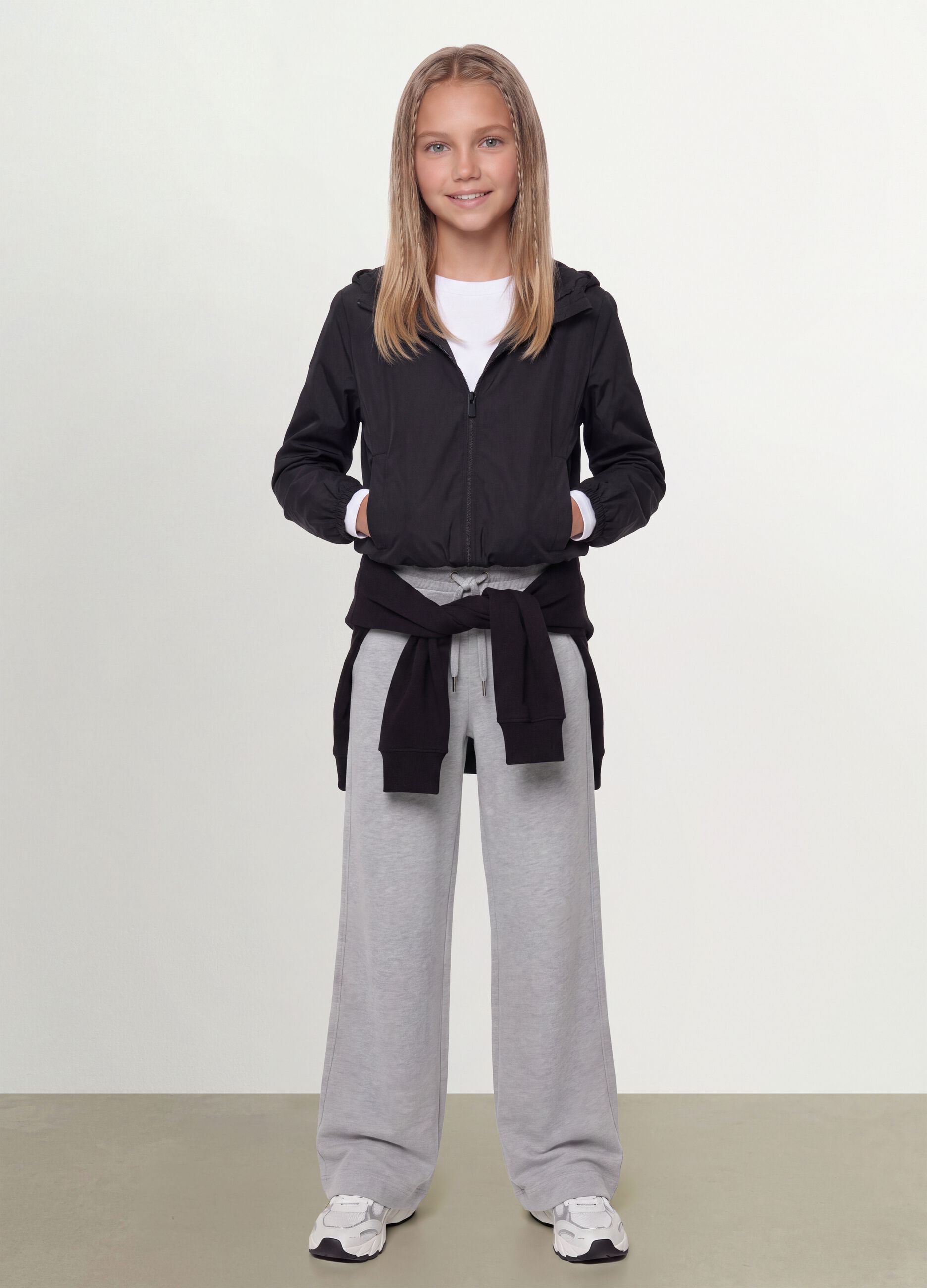 Black rain jacket with hood and zip for girls