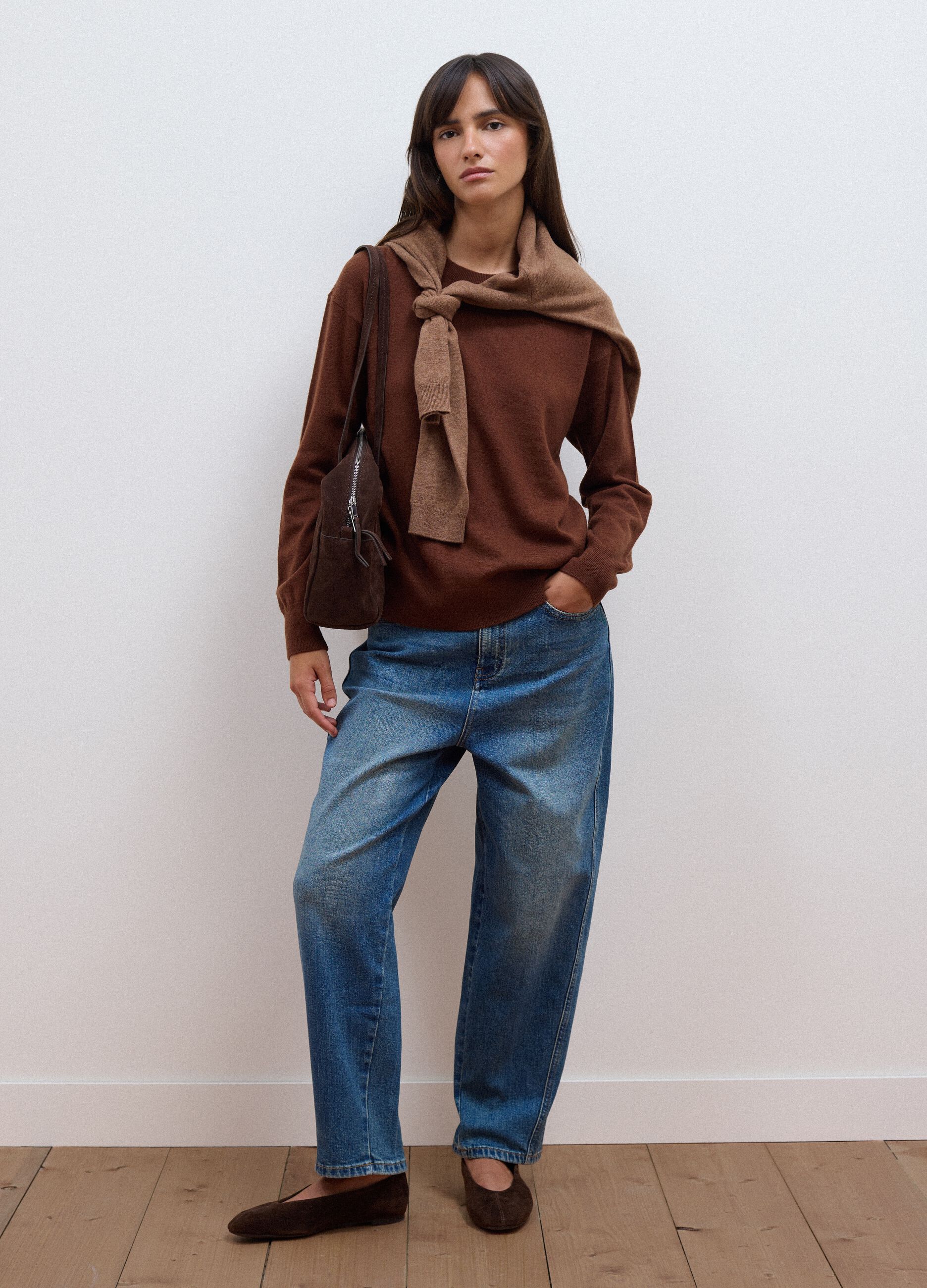 Maglia marrone in pura lana a girocollo over fit