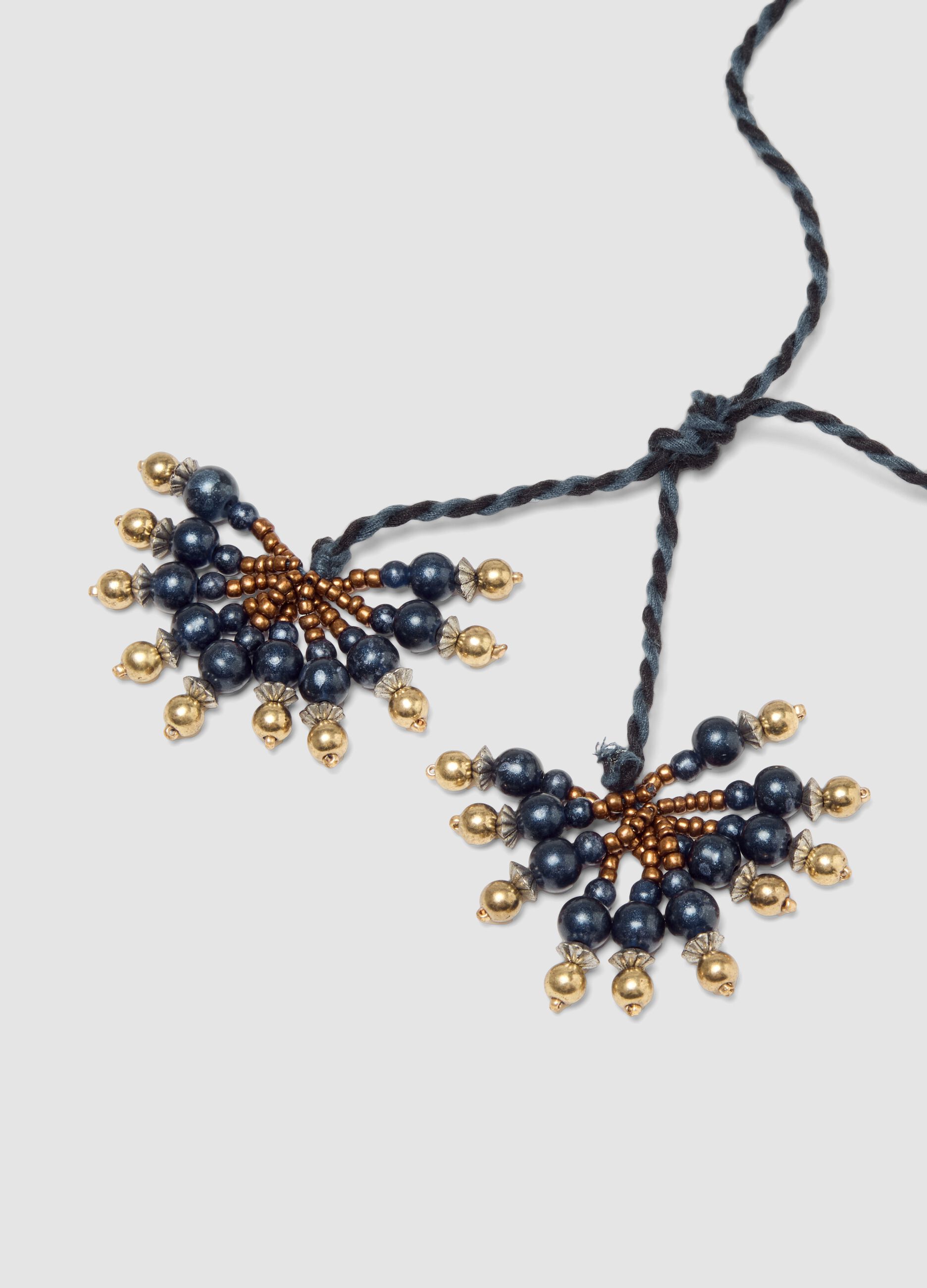 Collana blu scuro a tre fili con perline