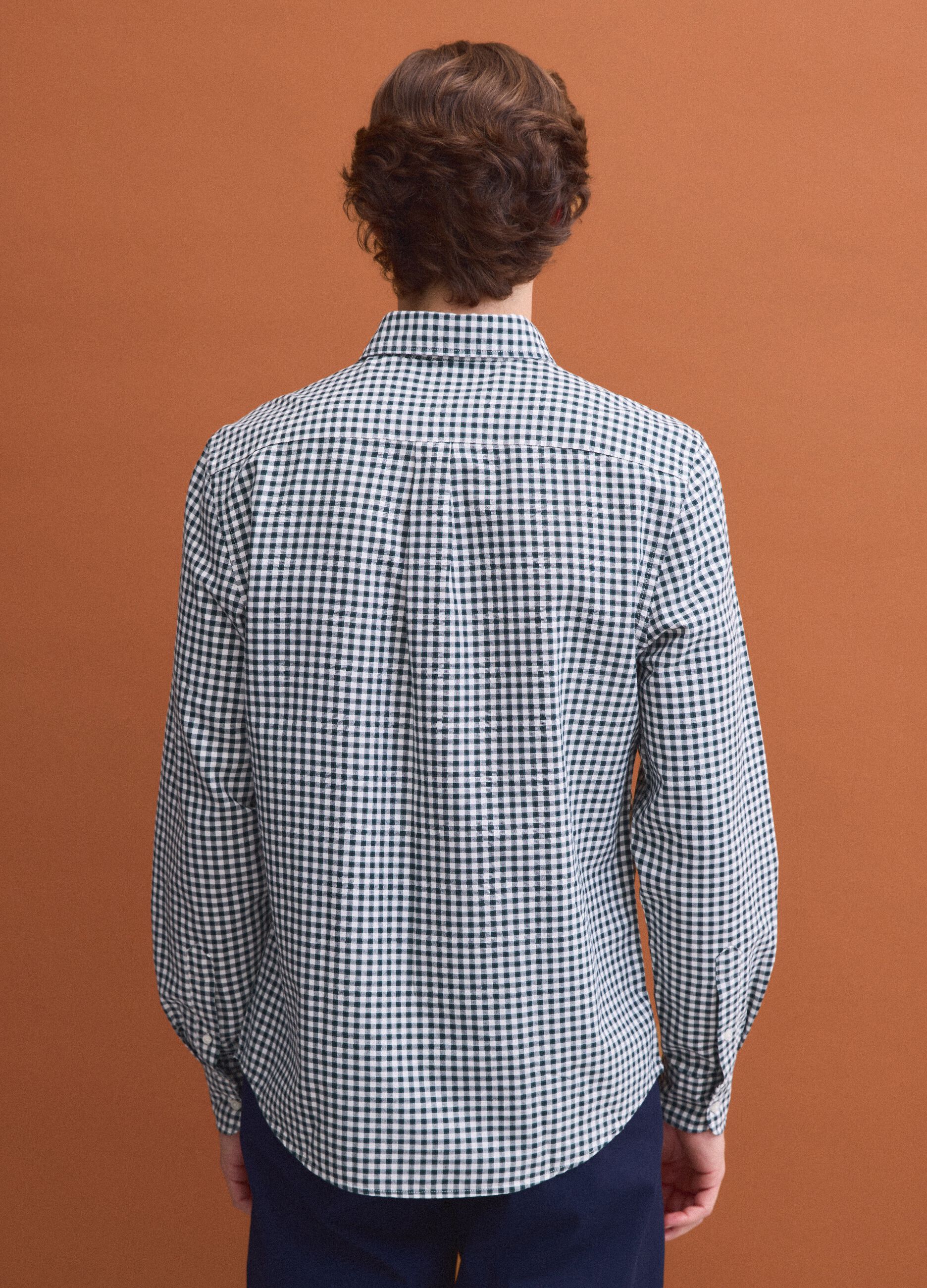 قميص أوكسفورد أخضر مربعات من قطن خالص بياقة زرّية (Button-down) وقصّة عادية