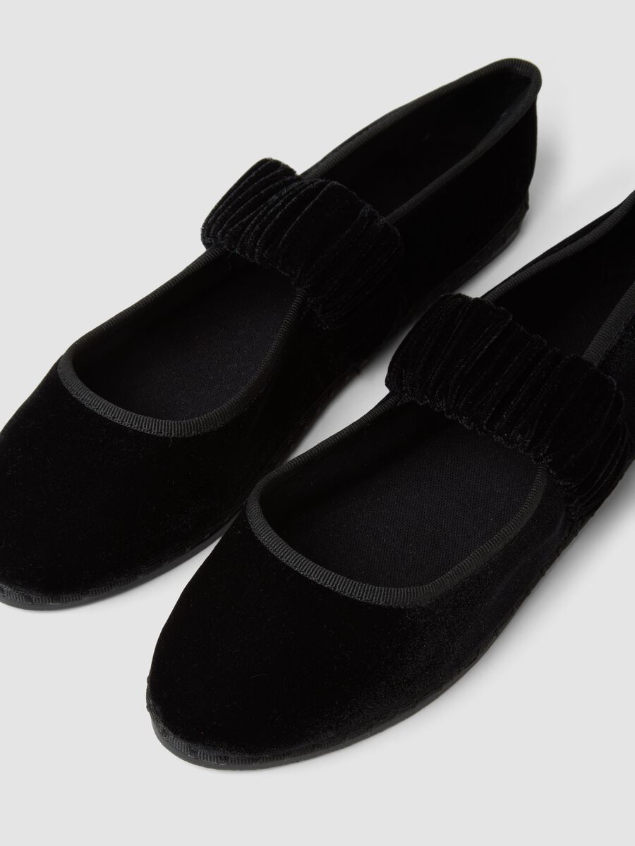 Classic black Furlane with gathered strap_1