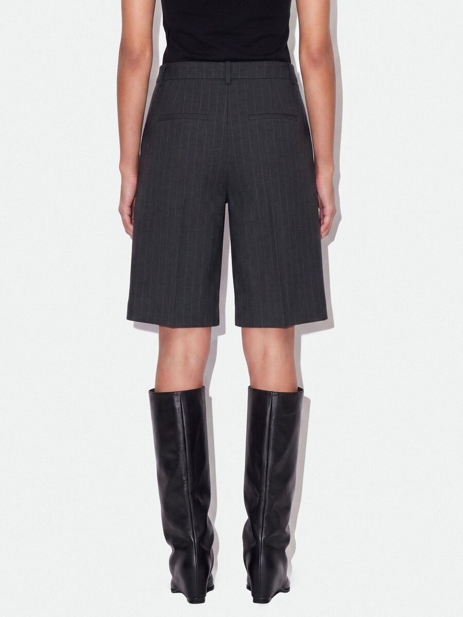 Grey wide-leg stretch viscose Bermuda shorts_3