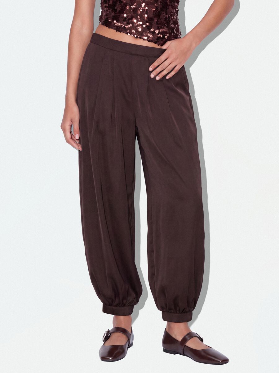 Brown baggy-fit trousers with elasticated cuffs_1