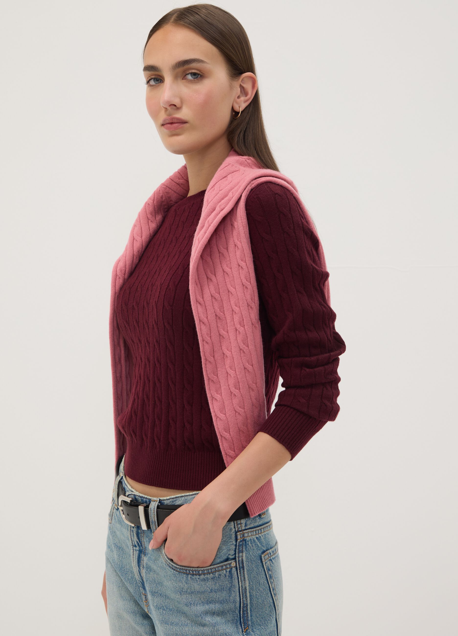Red cable-knit crew neck jumper, regular fit