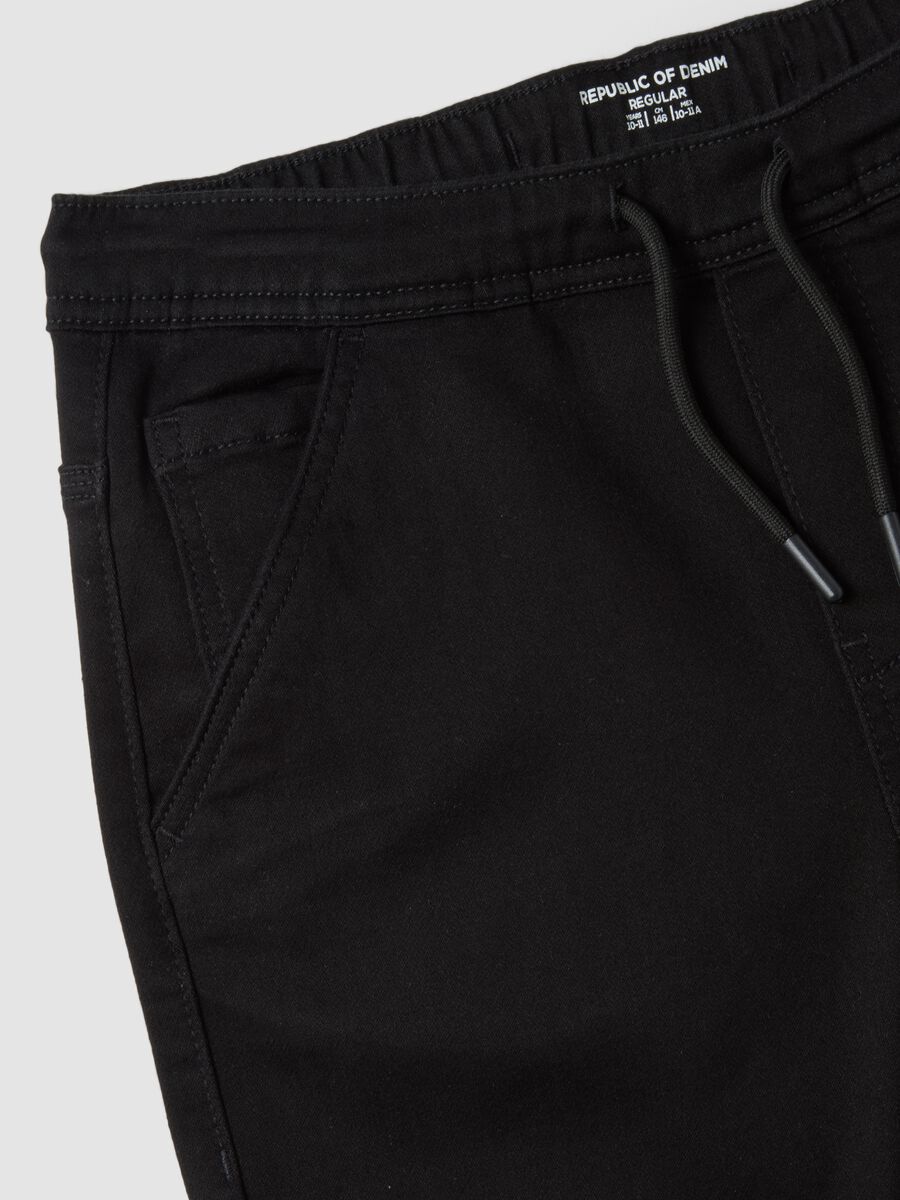 Black stretch-cotton denim joggers with elasticated waistband for boys_4