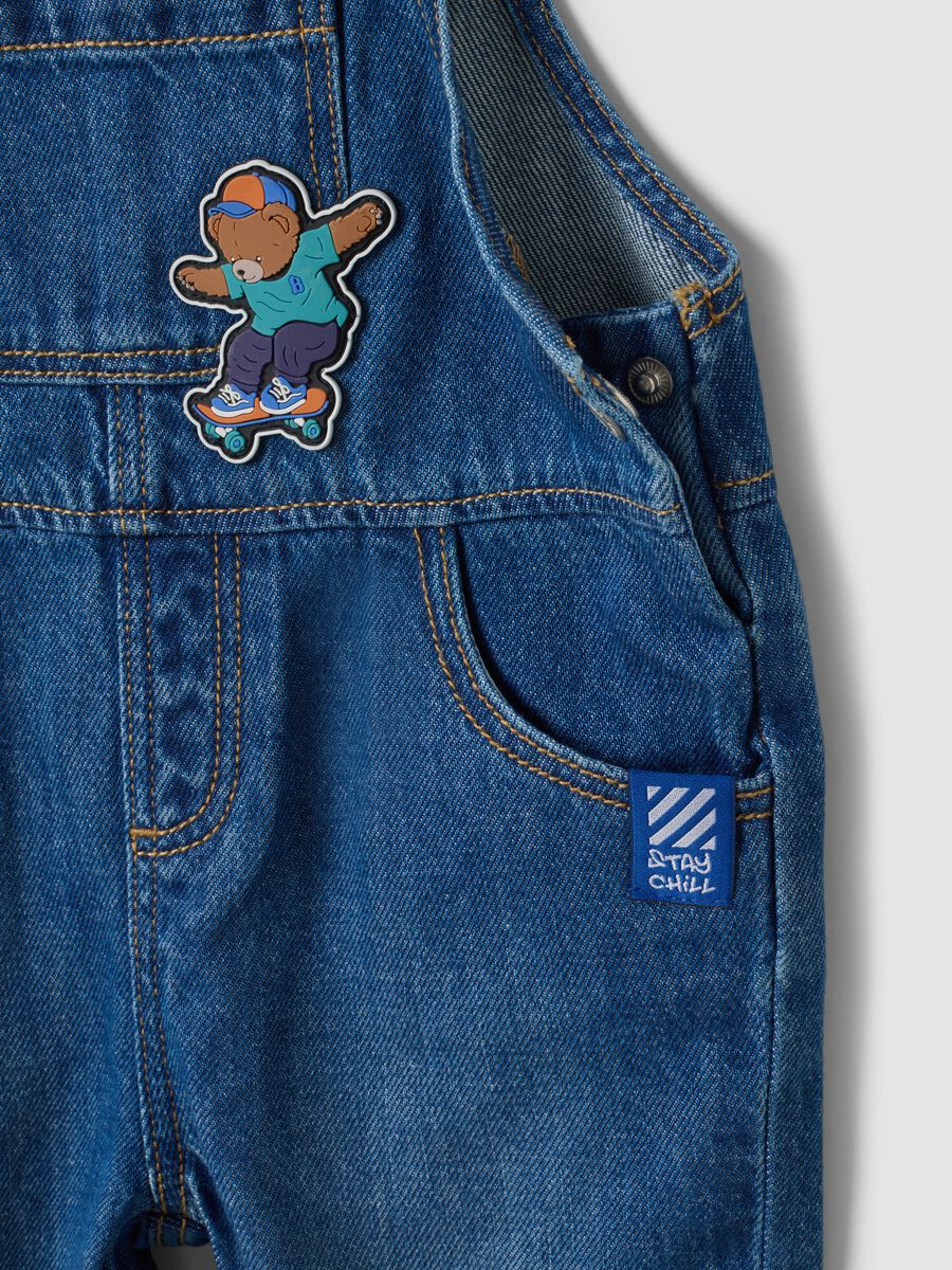 Blue pure cotton denim dungarees with teddy bear motif for baby boy_2