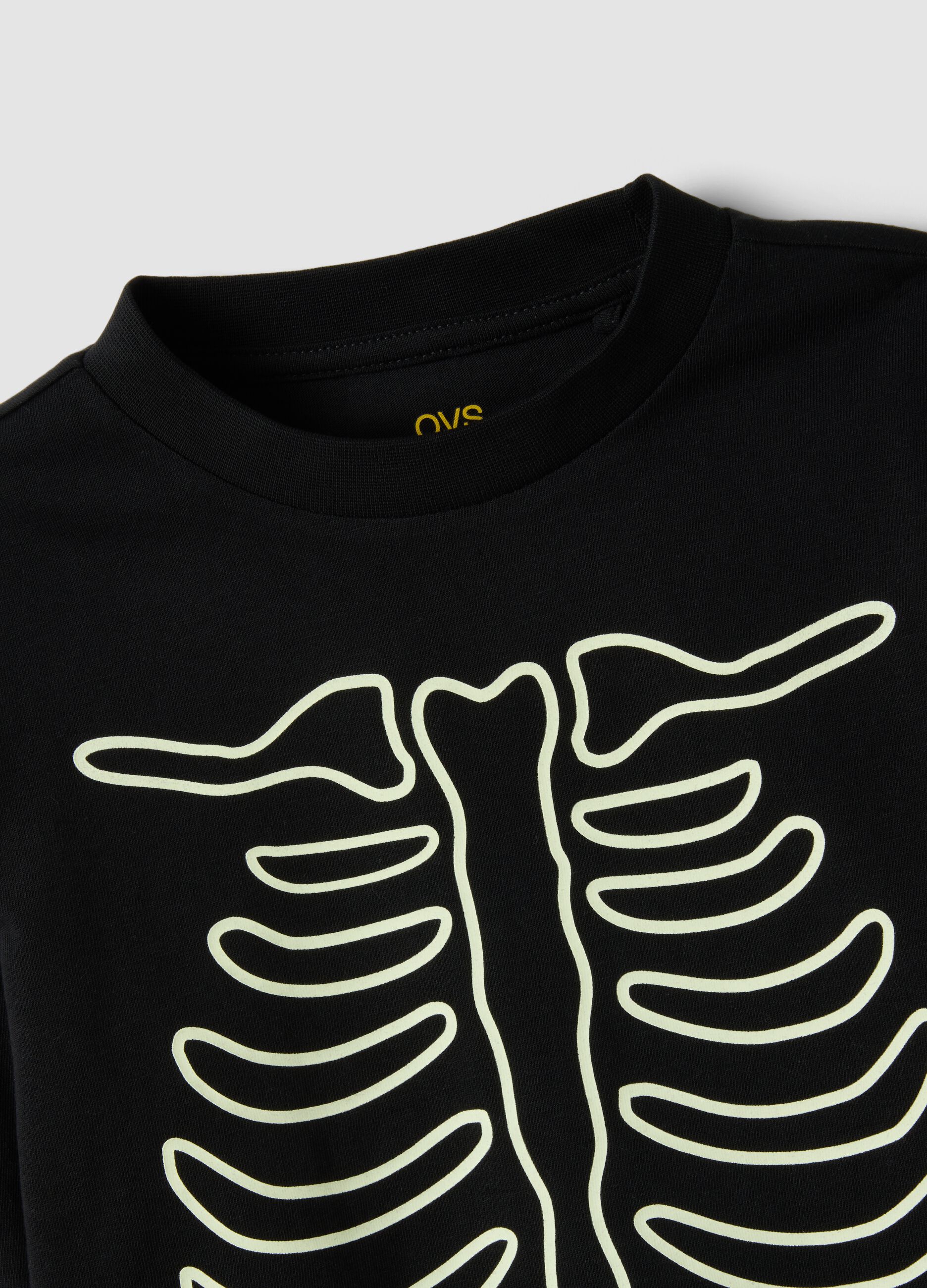 T-shirt nera in puro cotone con girocollo e stampa scheletro