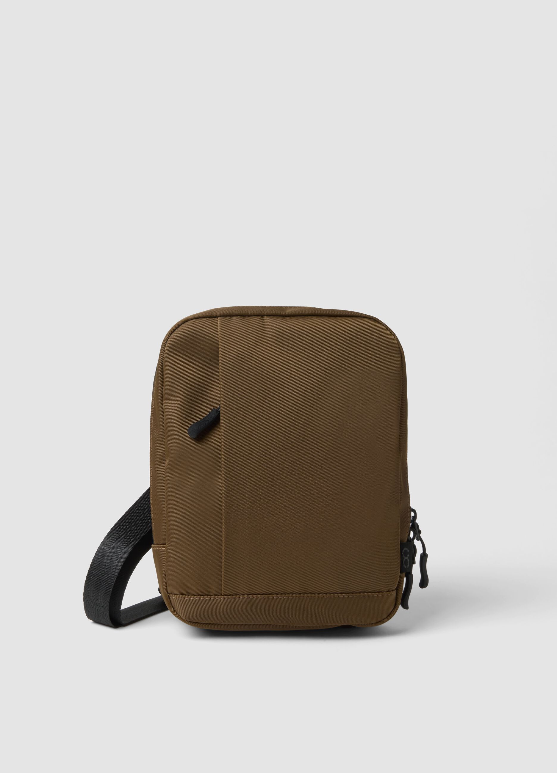 Brown water-repellent crossbody pouch with zip