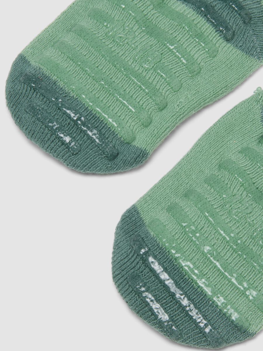 Green non-slip socks in organic stretch cotton with little car_1