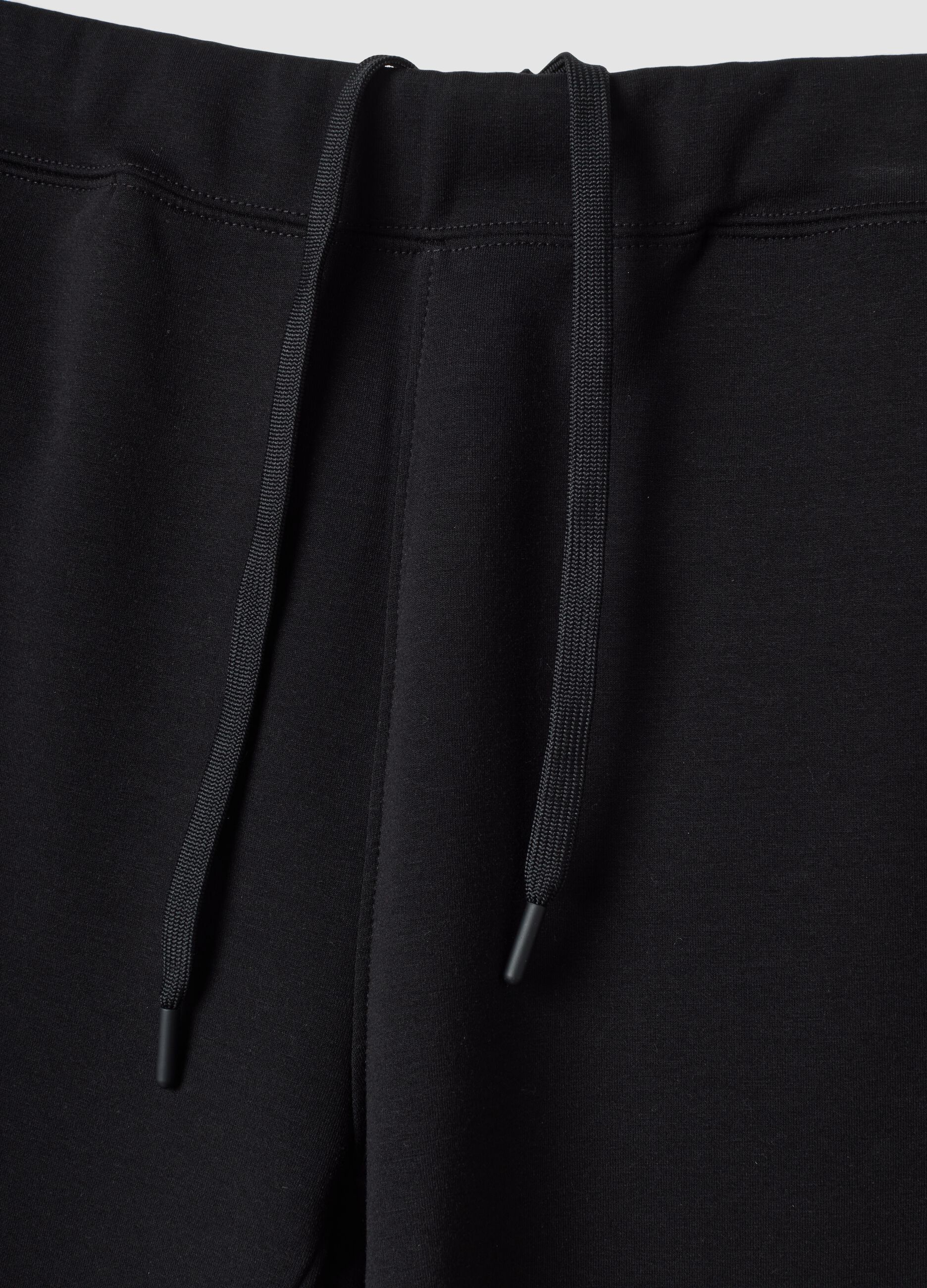 Breathable black 2-way stretch shorts