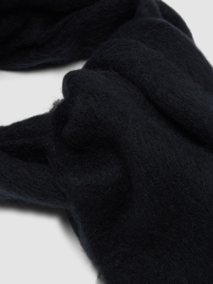 Black wool-blend scarf with fringes_1