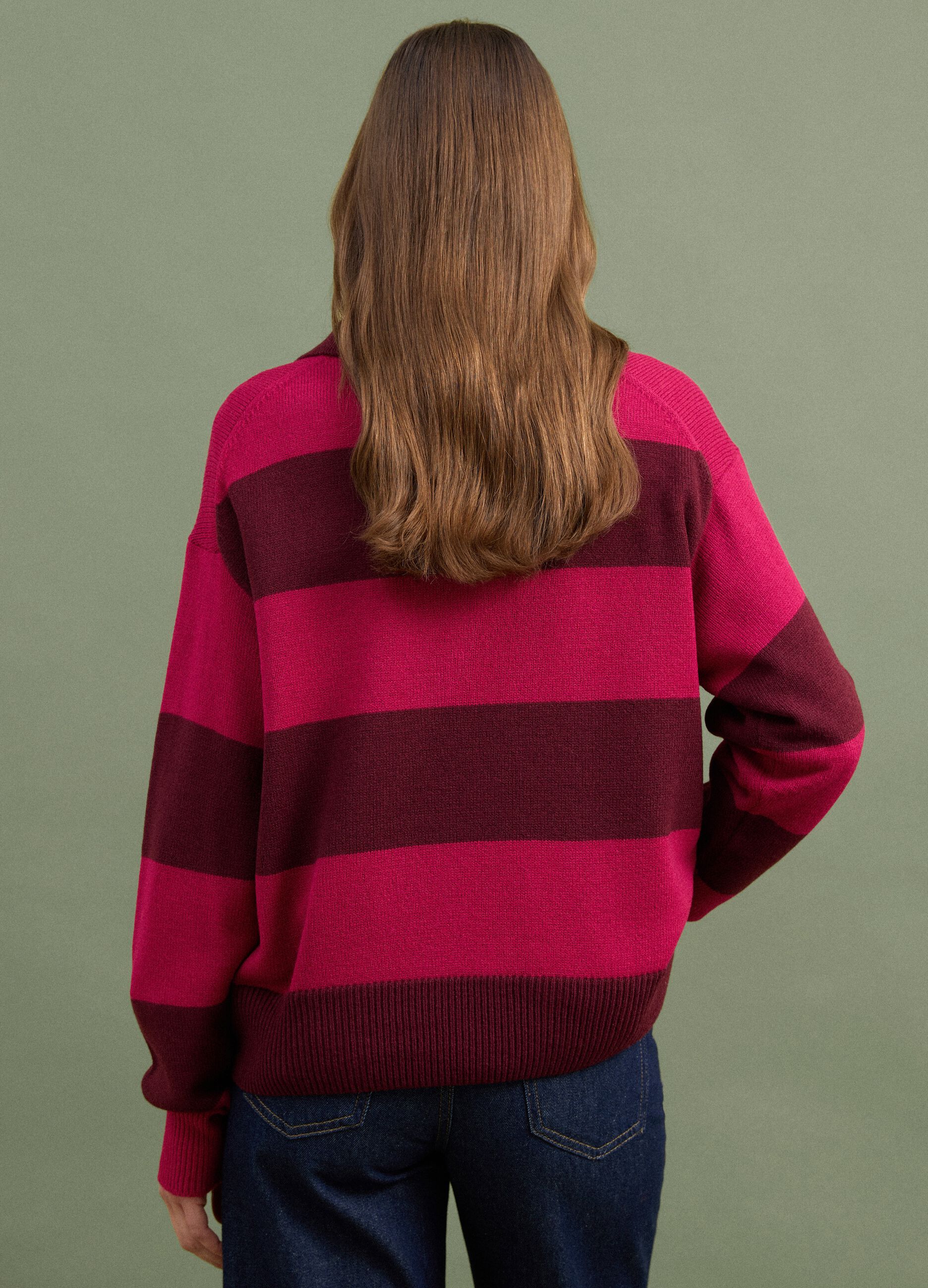Maglia rossa in misto lana a righe con colletto polo