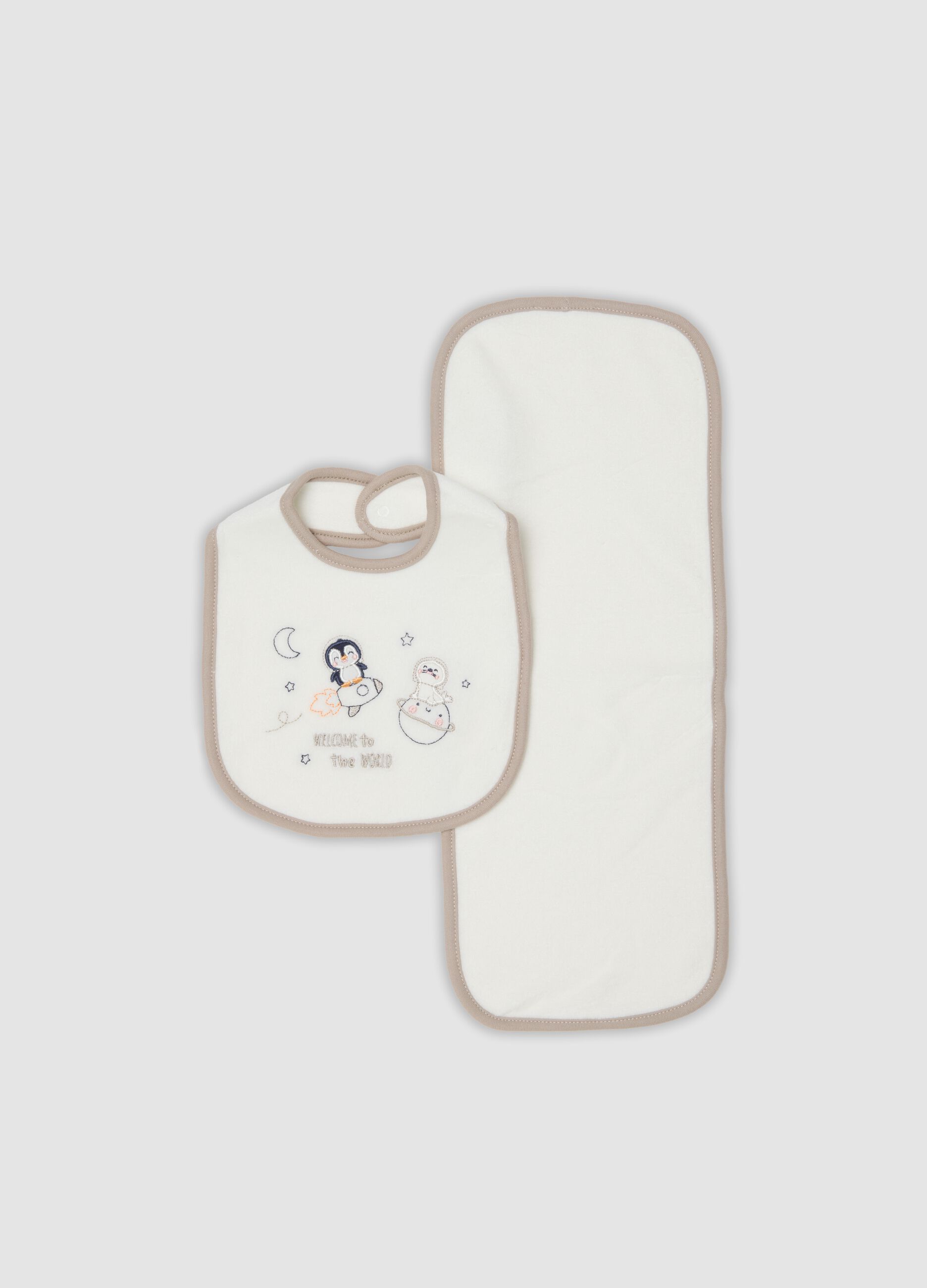 Set bianco in misto cotone organico con bavaglino e telo