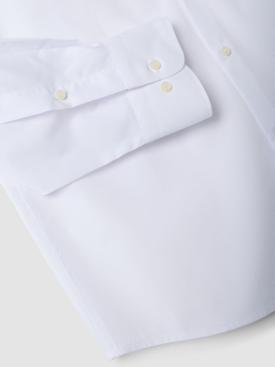 White slim-fit shirt with classic collar, easy iron_1