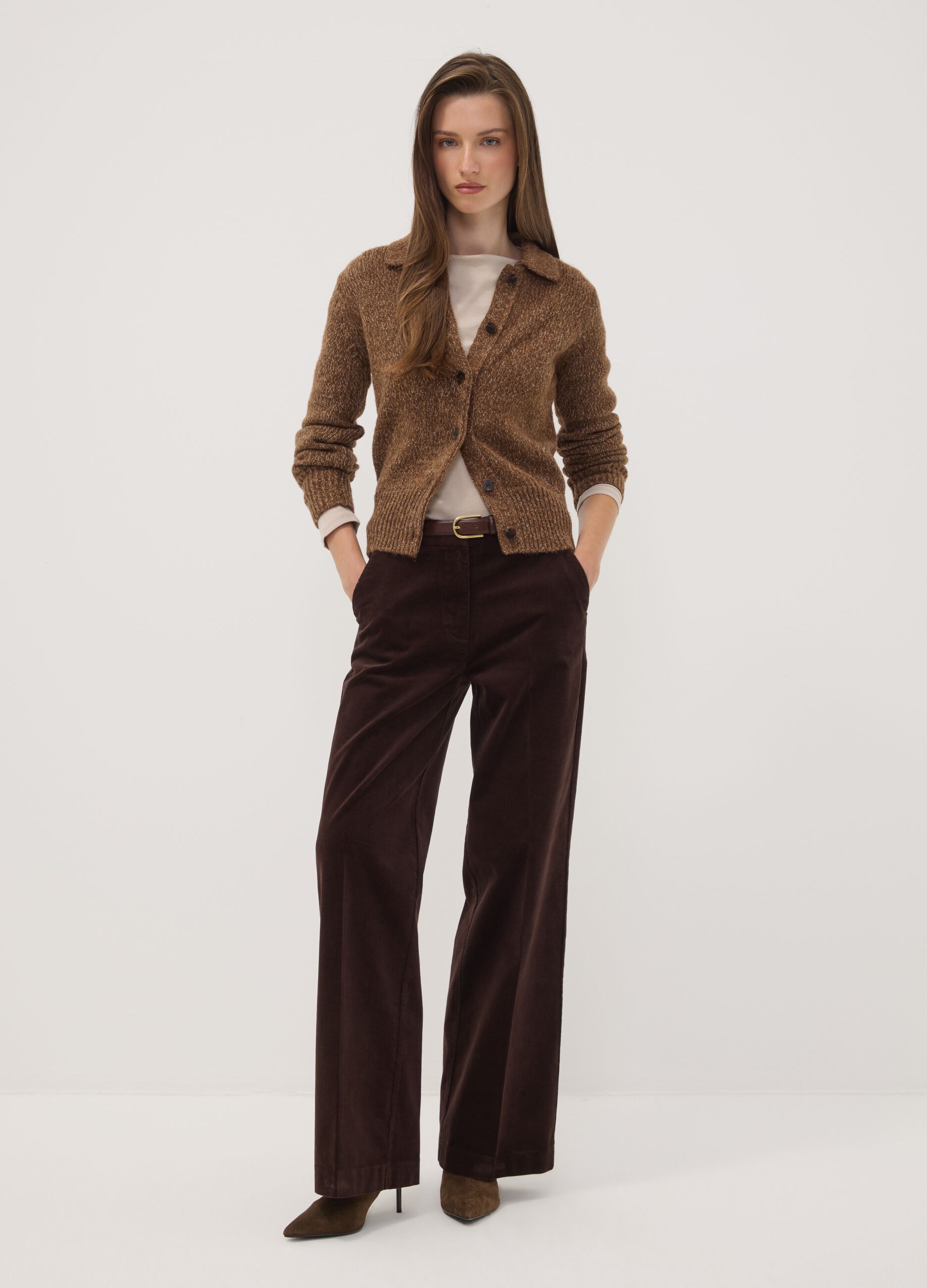 بنطال The Iconic Pants بني من قطن مطاطي مضلّع بقصّة مستقيمة