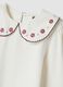 T-shirt bianca girocollo in cotone elasticizzato con colletto ricamato_2