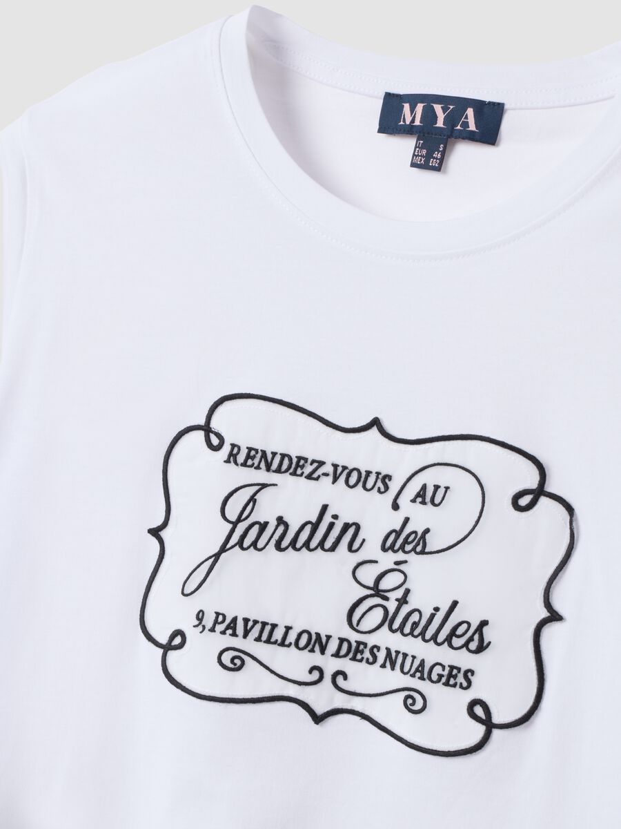 White pure cotton crew-neck T-shirt with front print, regular fit_5