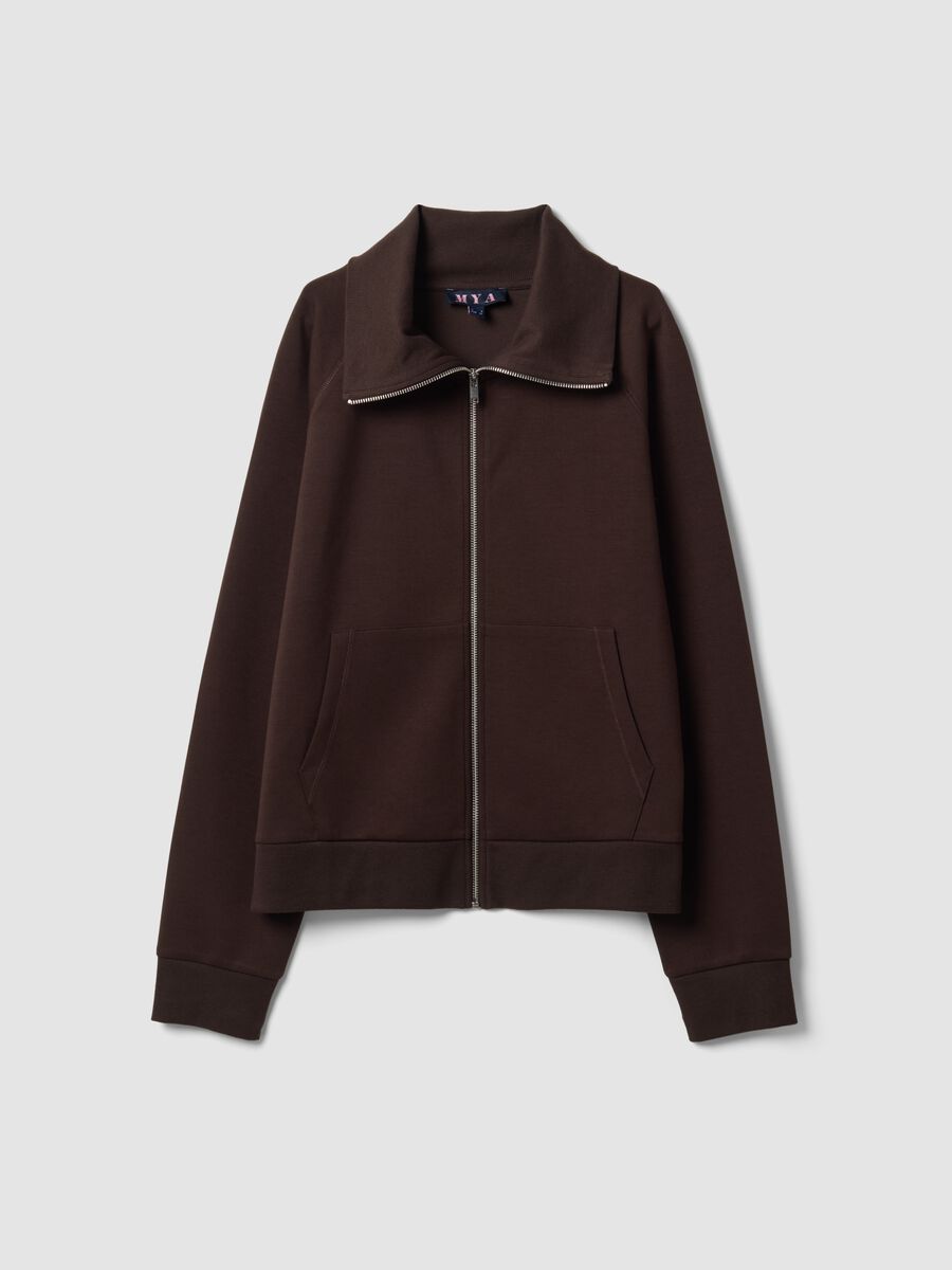 سويت شيرت بني من فيسكوز مطاطي بياقة عالية وقصّة عادية_0