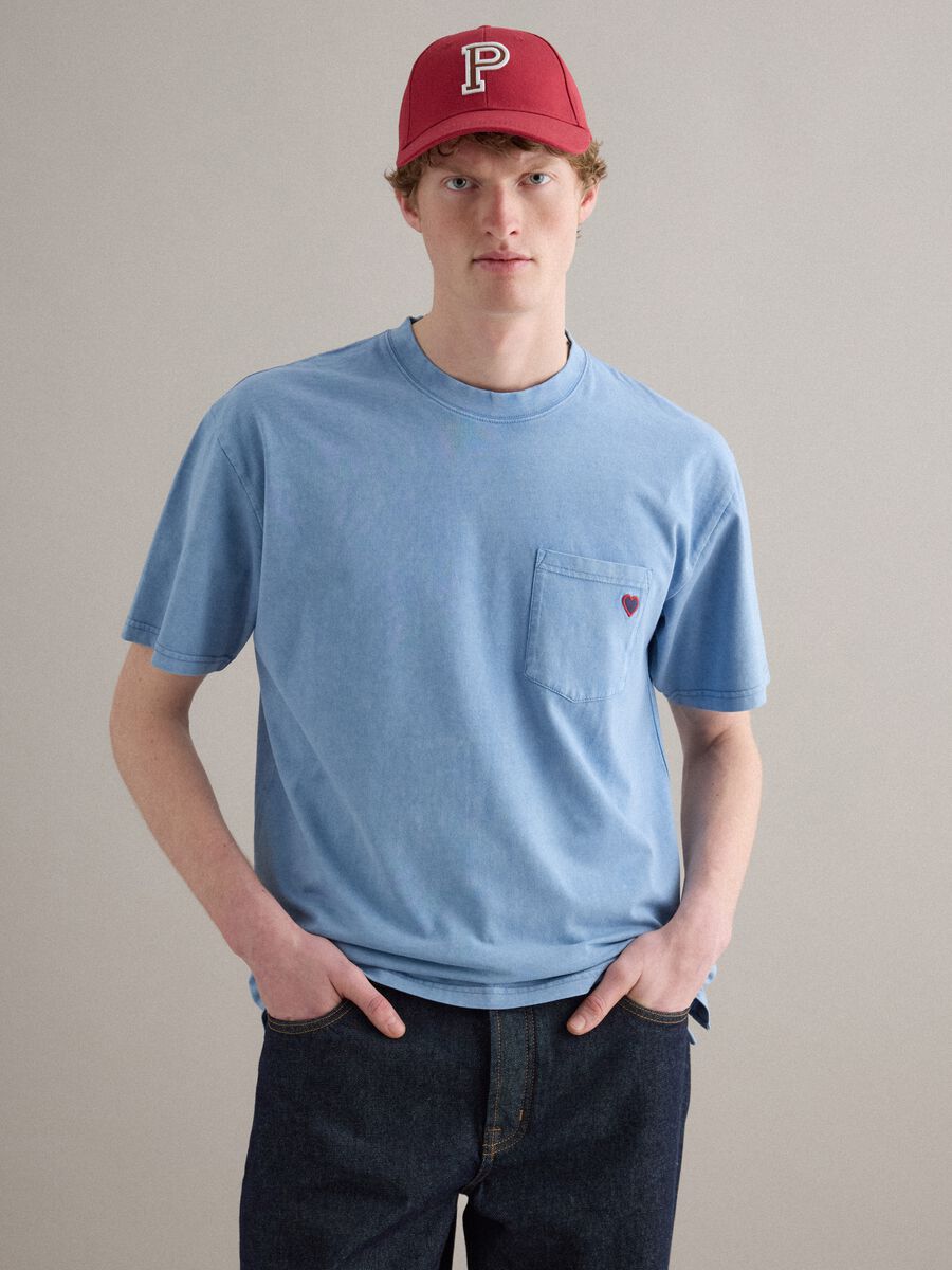 Red pure cotton cap with adjustable visor and embroidered P_1