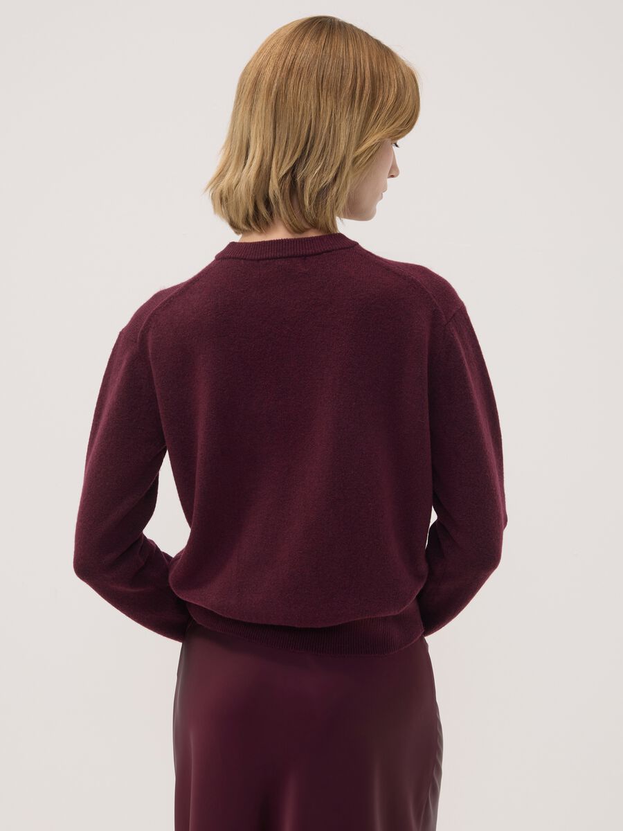 Maglia viola in lana elasticizzata a girocollo_3