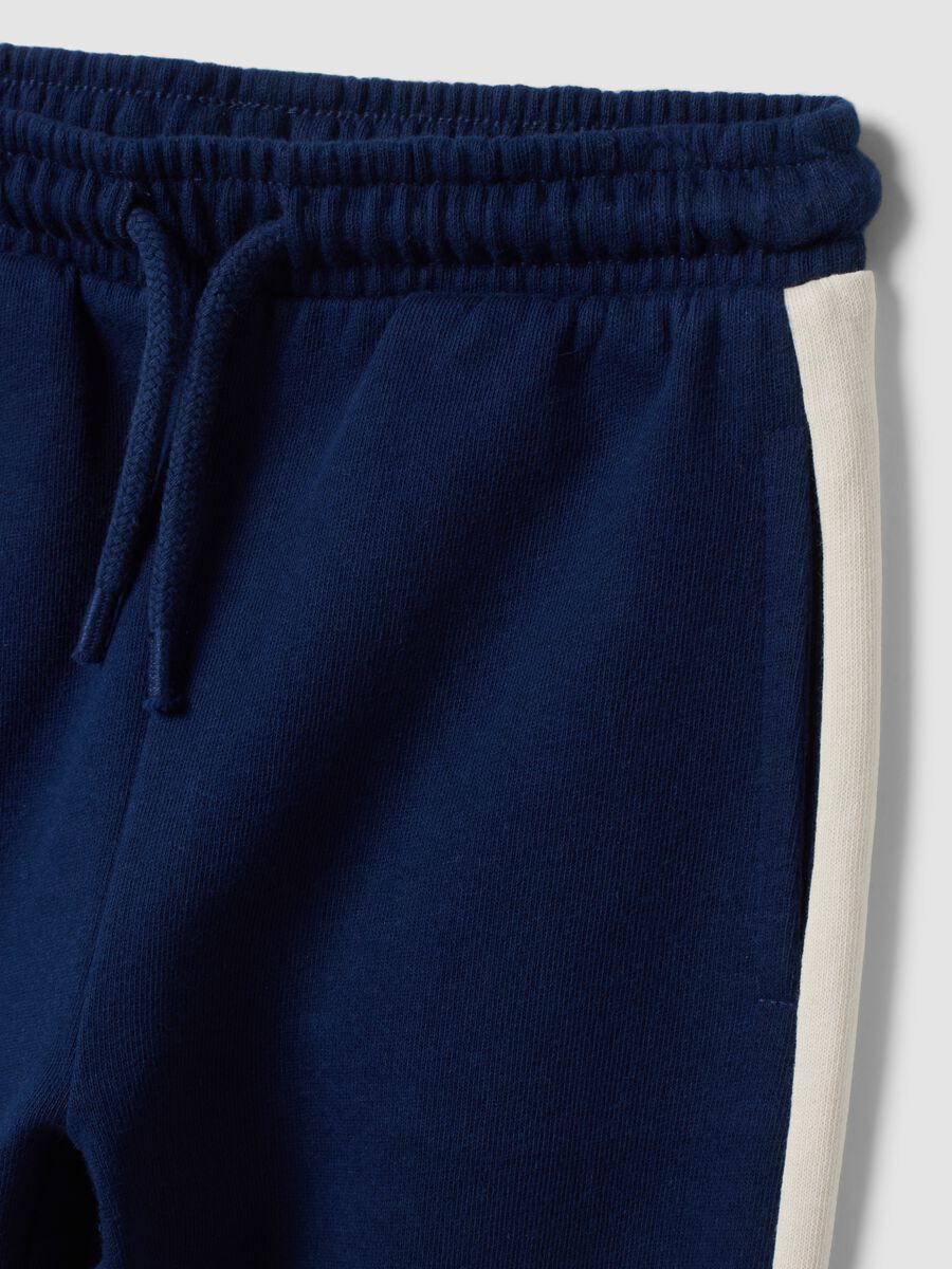 Blue organic cotton joggers with contrast side stripes_3