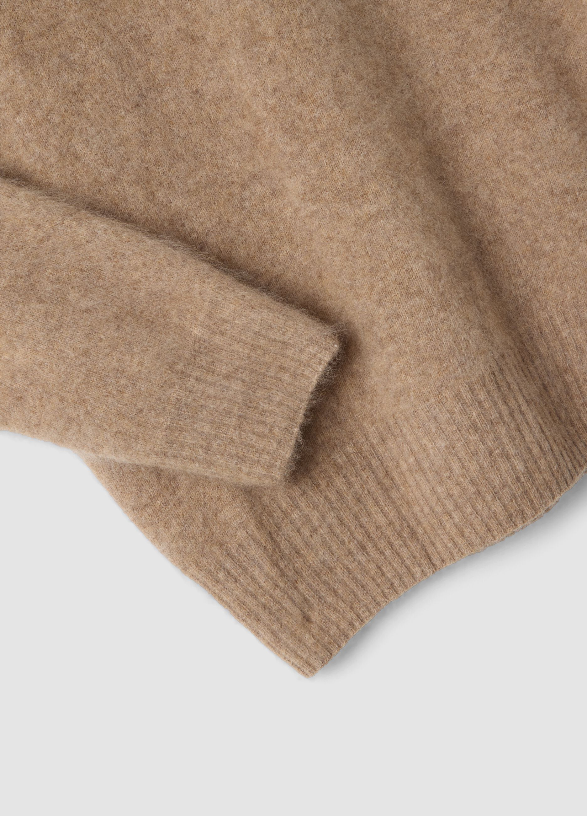 Maglia girocollo beige in misto lana e cashmere over fit