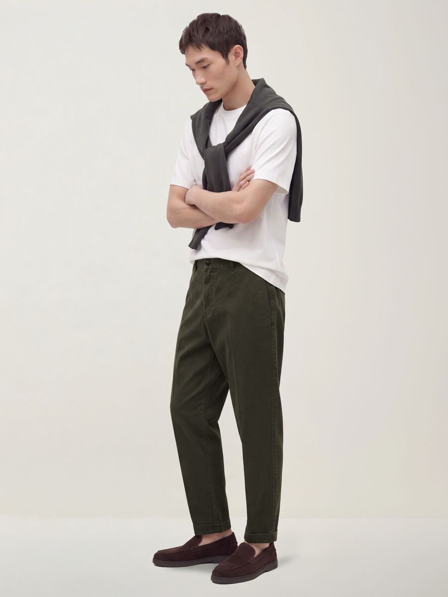 Green pure cotton carrot-fit chino trousers_1