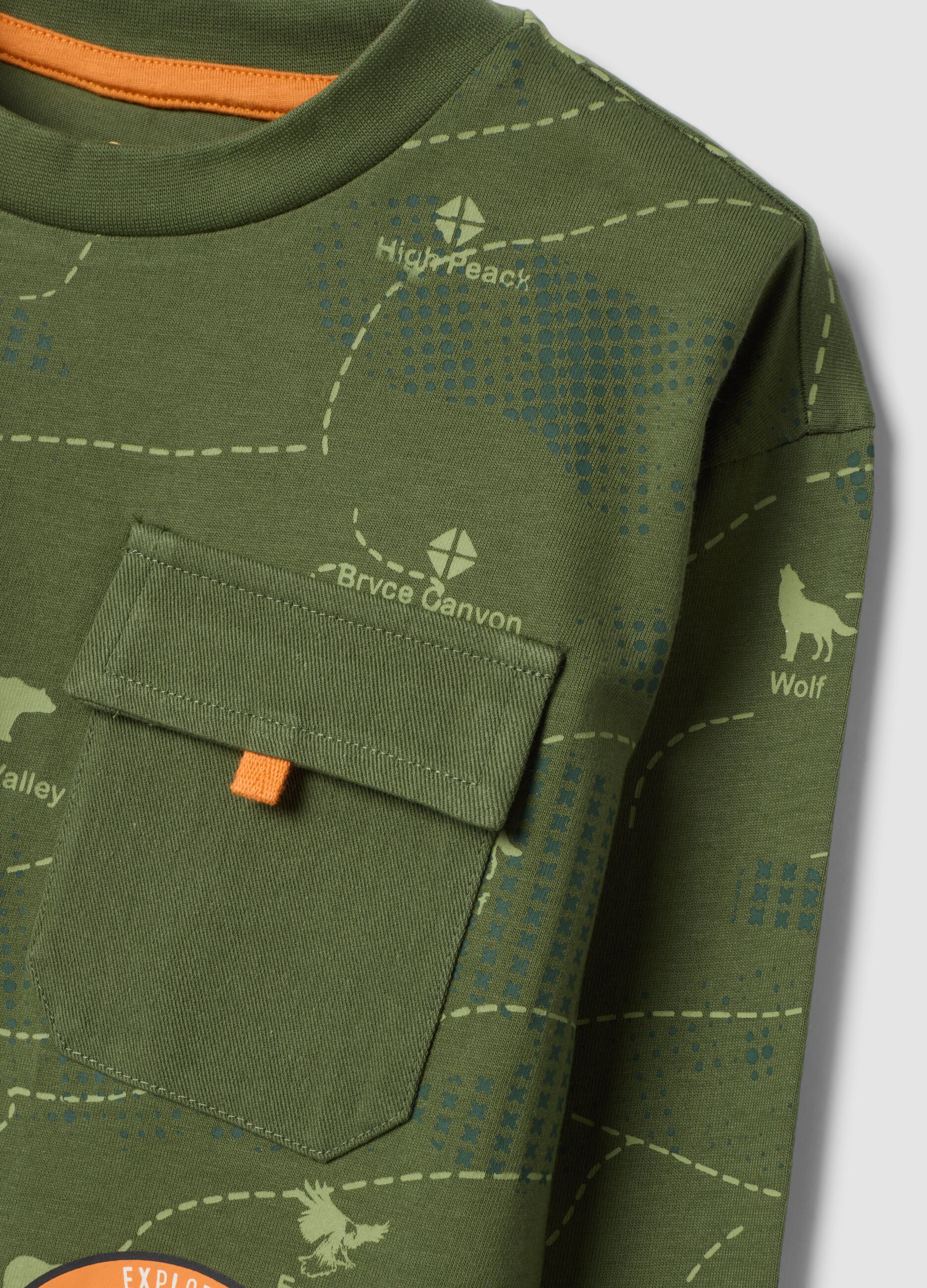 Green oversized pure cotton T-shirt with decorative patches