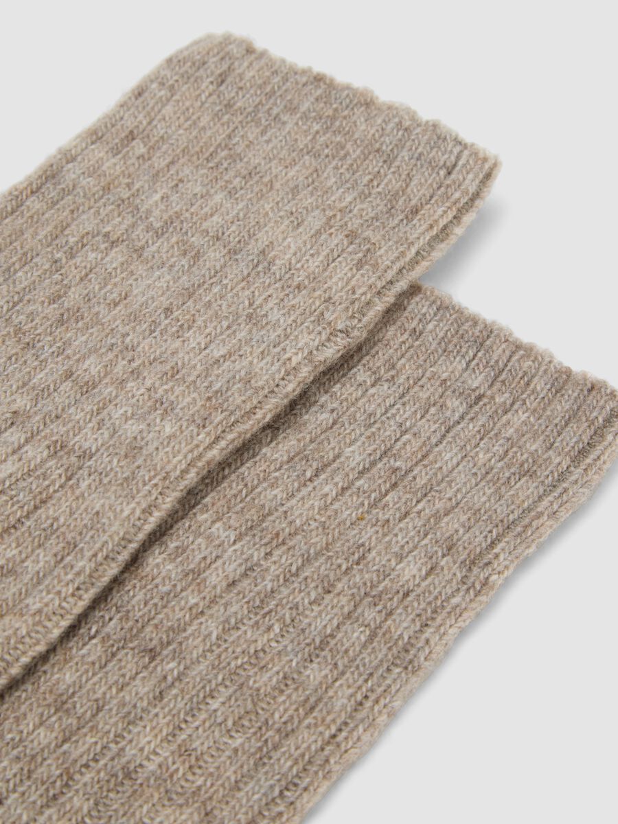 Beige ribbed socks in wool, viscose and stretch cashmere_1