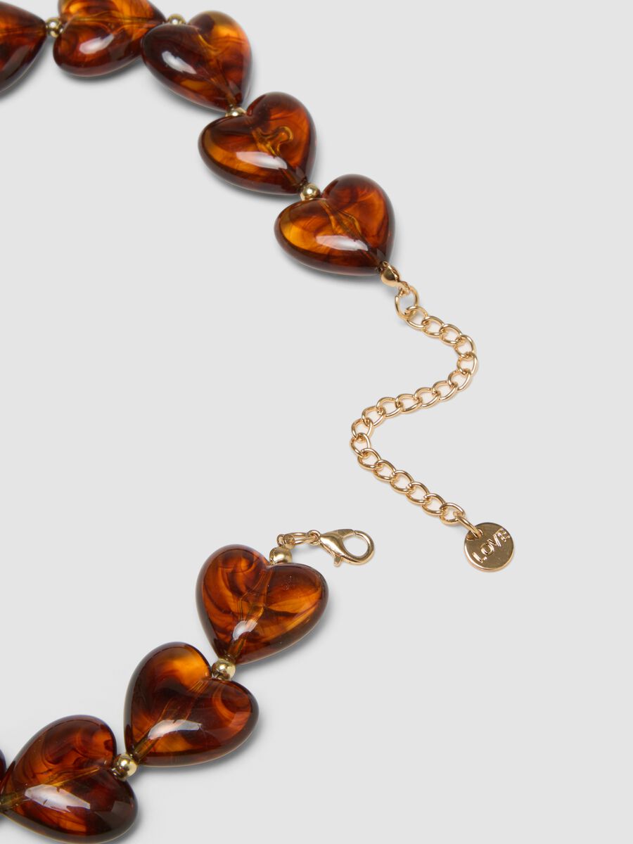 Orange necklace with marbled-effect hearts_2