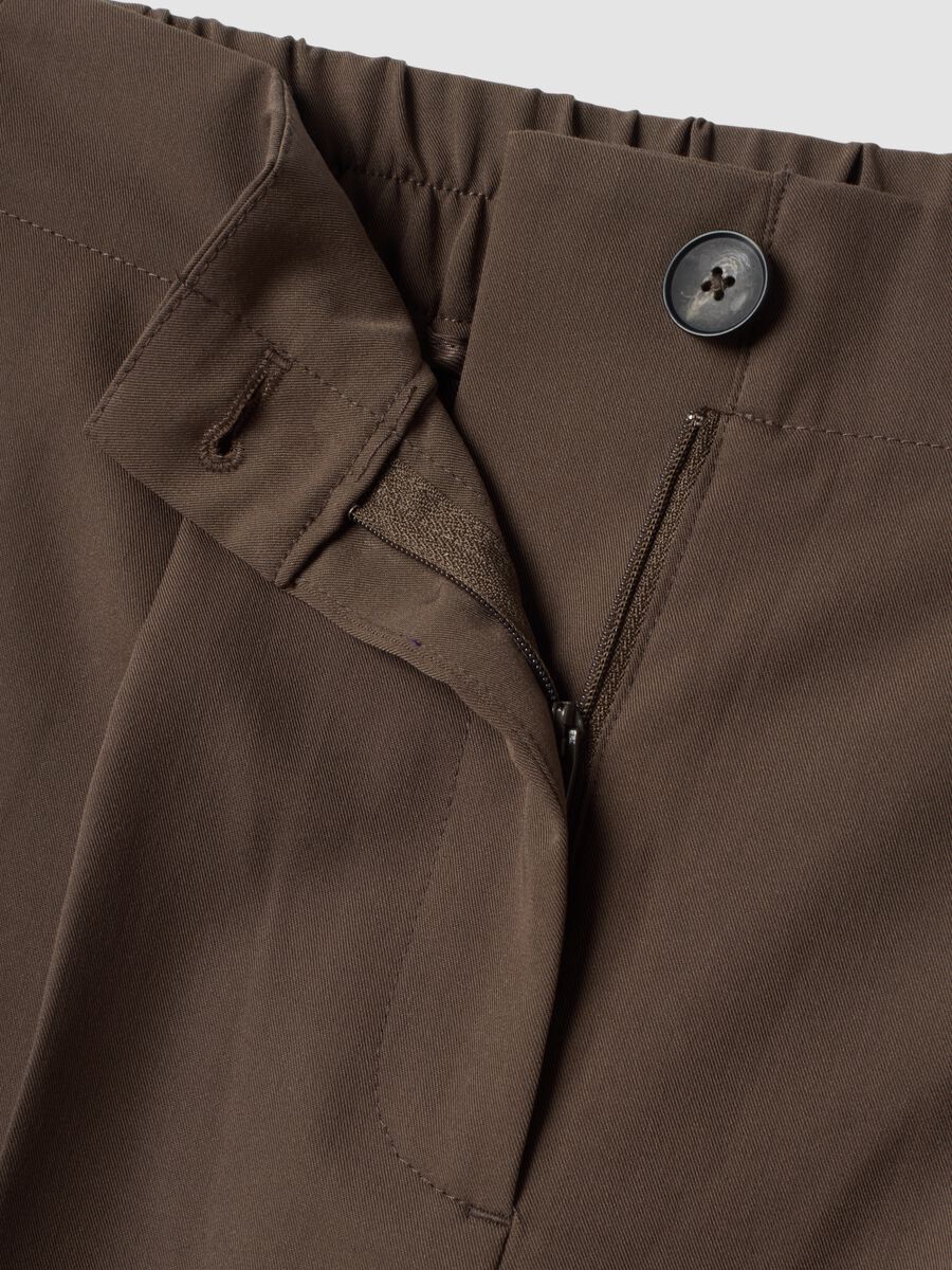 Pantaloni formali marroni in viscosa elasticizzata regular fit_1