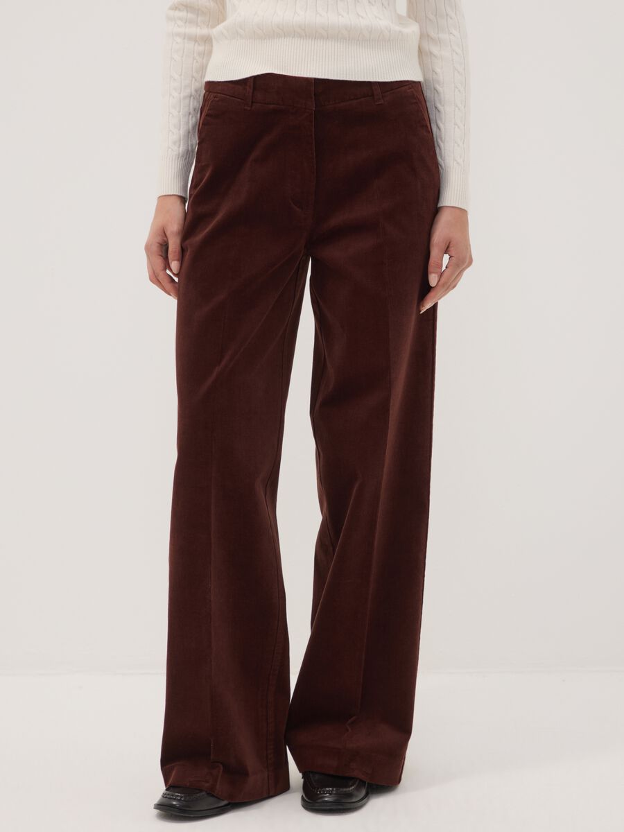 بنطال The Iconic Pants بني من قطن مطاطي مضلّع بقصّة مستقيمة_1