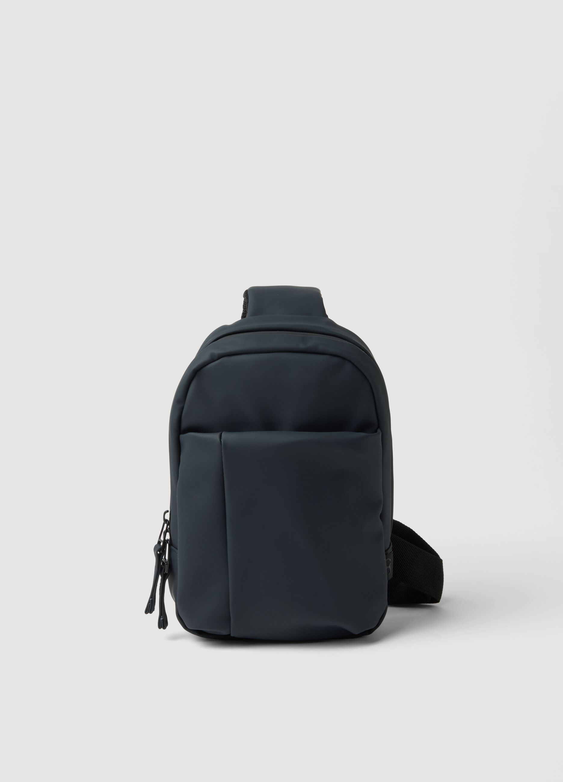 Borsa sportiva blu a tracolla con tasca frontale idrorepellente