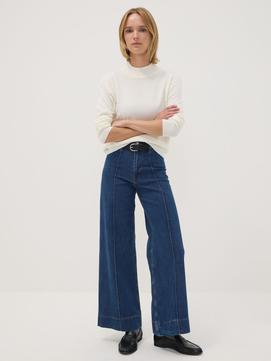 White long-sleeved top with high neck, regular fit_1
