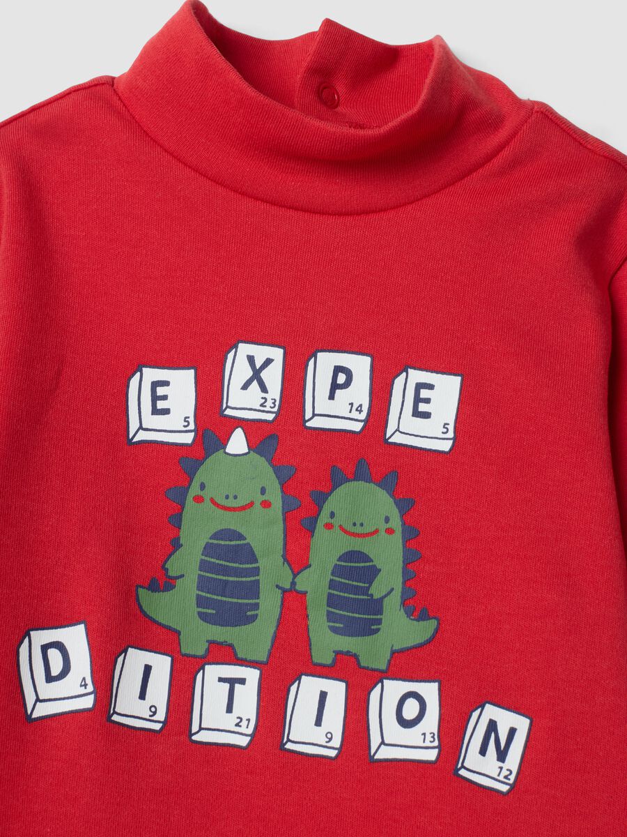 Red organic cotton T-shirt with raised collar_2