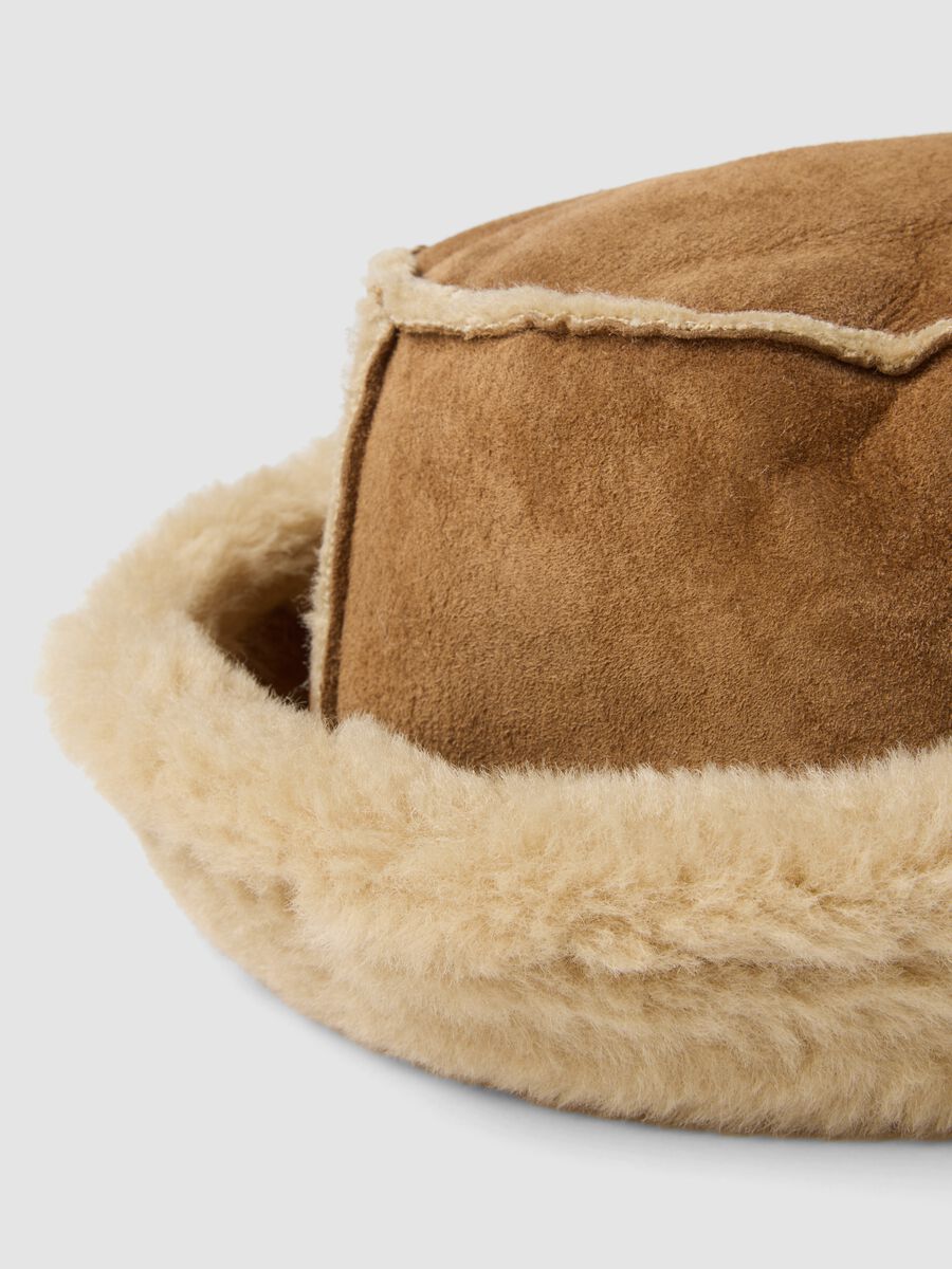 Brown genuine leather hat with shearling-effect trim_2