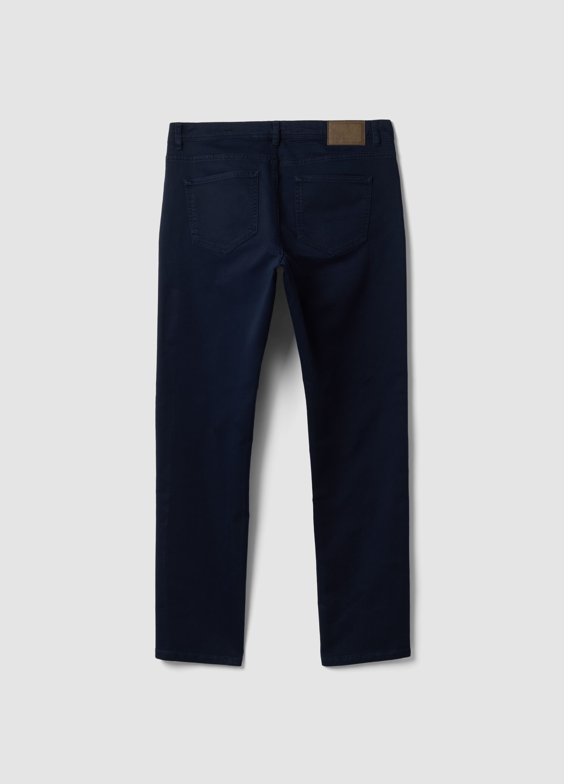 بنطال أخضر بقصّة Slim Fit من قطن دوبّي مطاطي